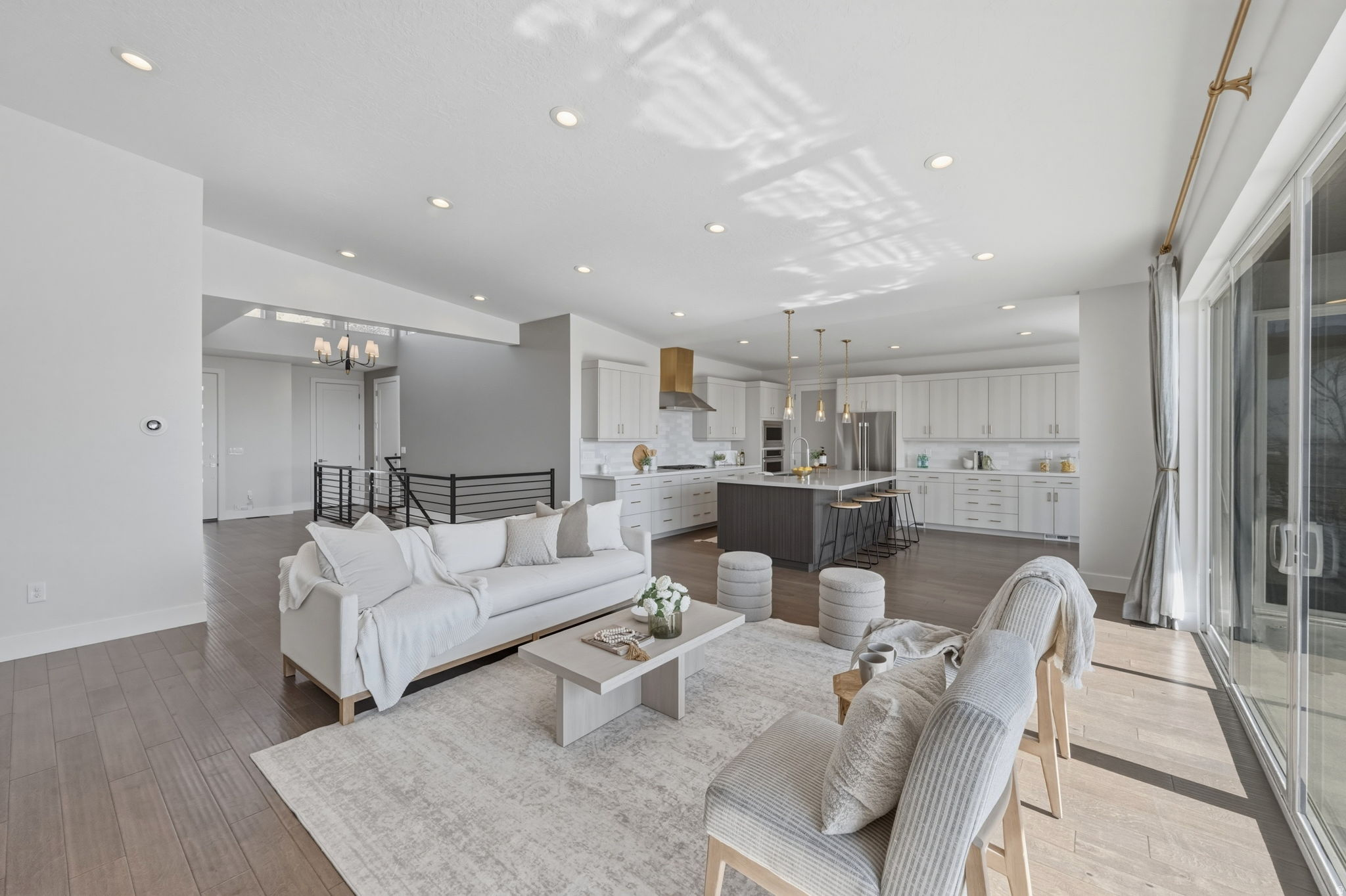 COLUMBUS COURT - Residential