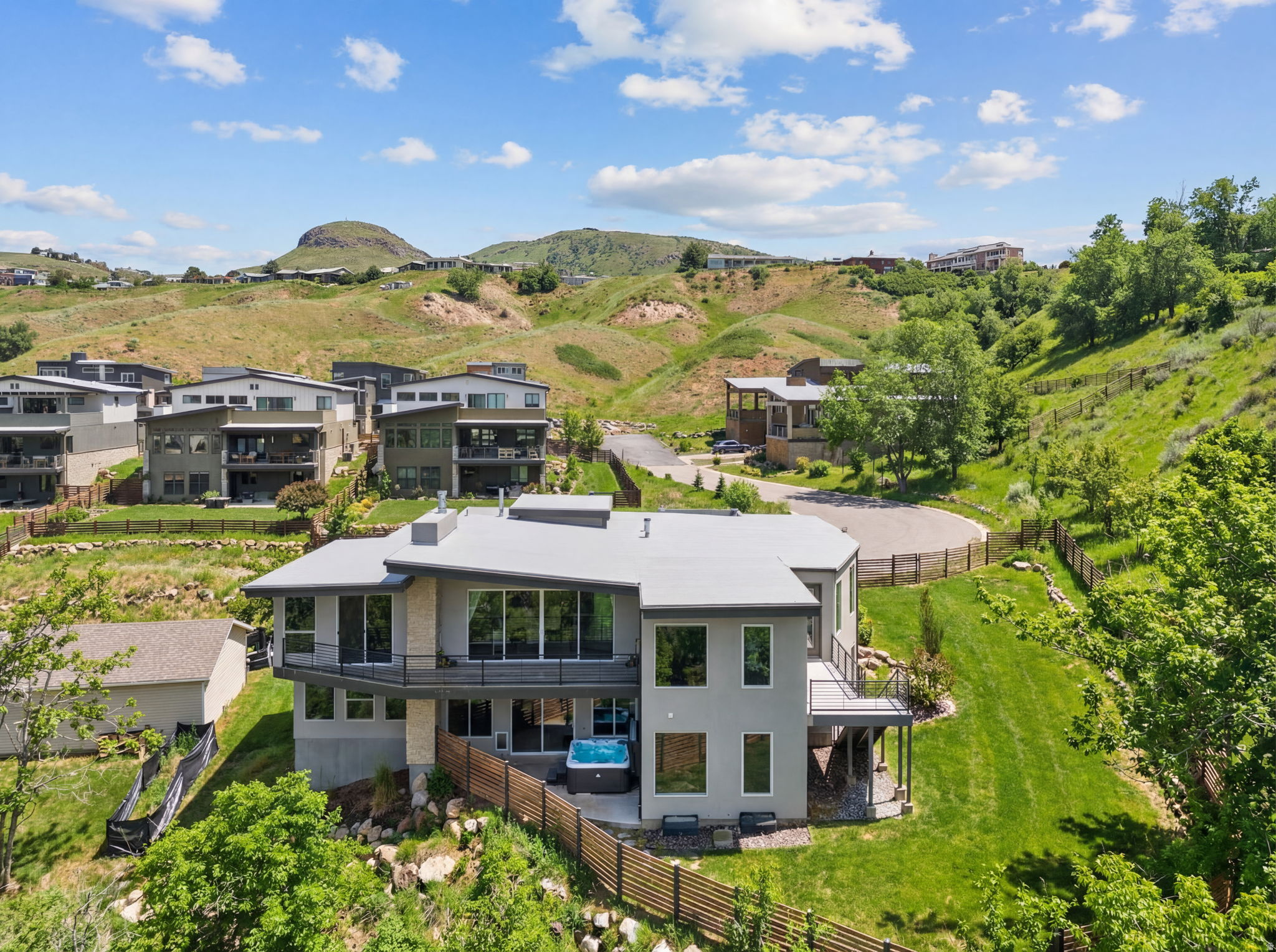 COLUMBUS COURT - Residential