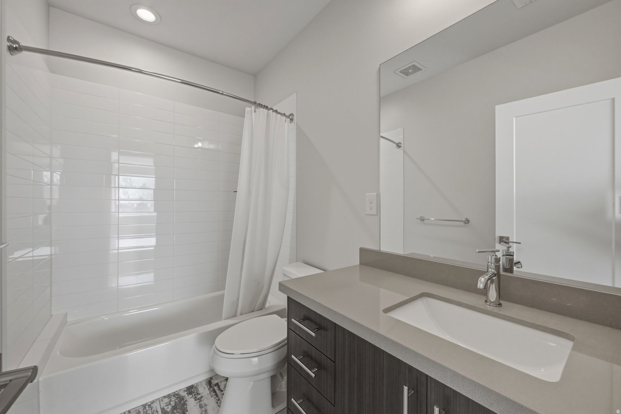 COLUMBUS COURT - Residential