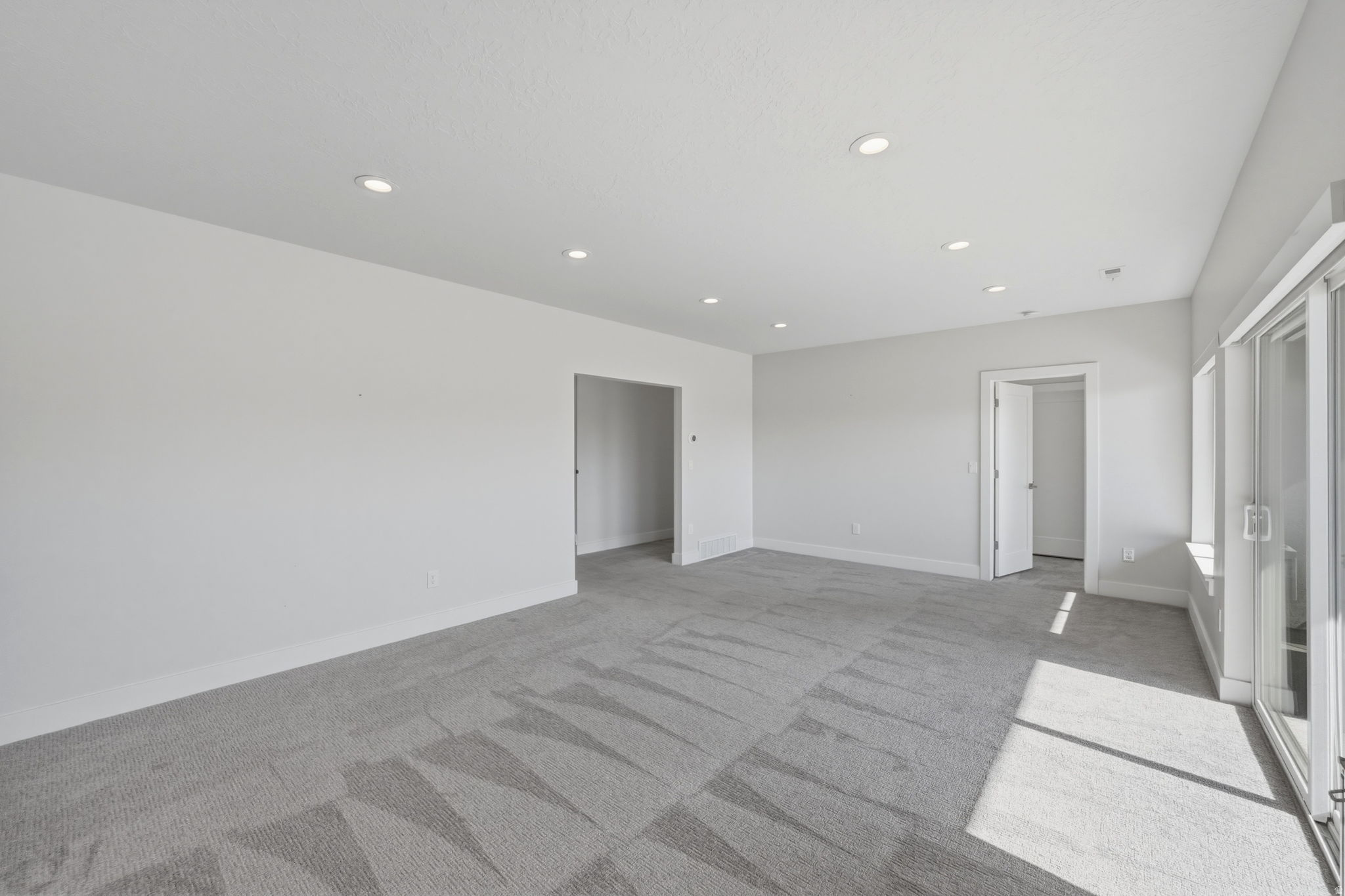 COLUMBUS COURT - Residential