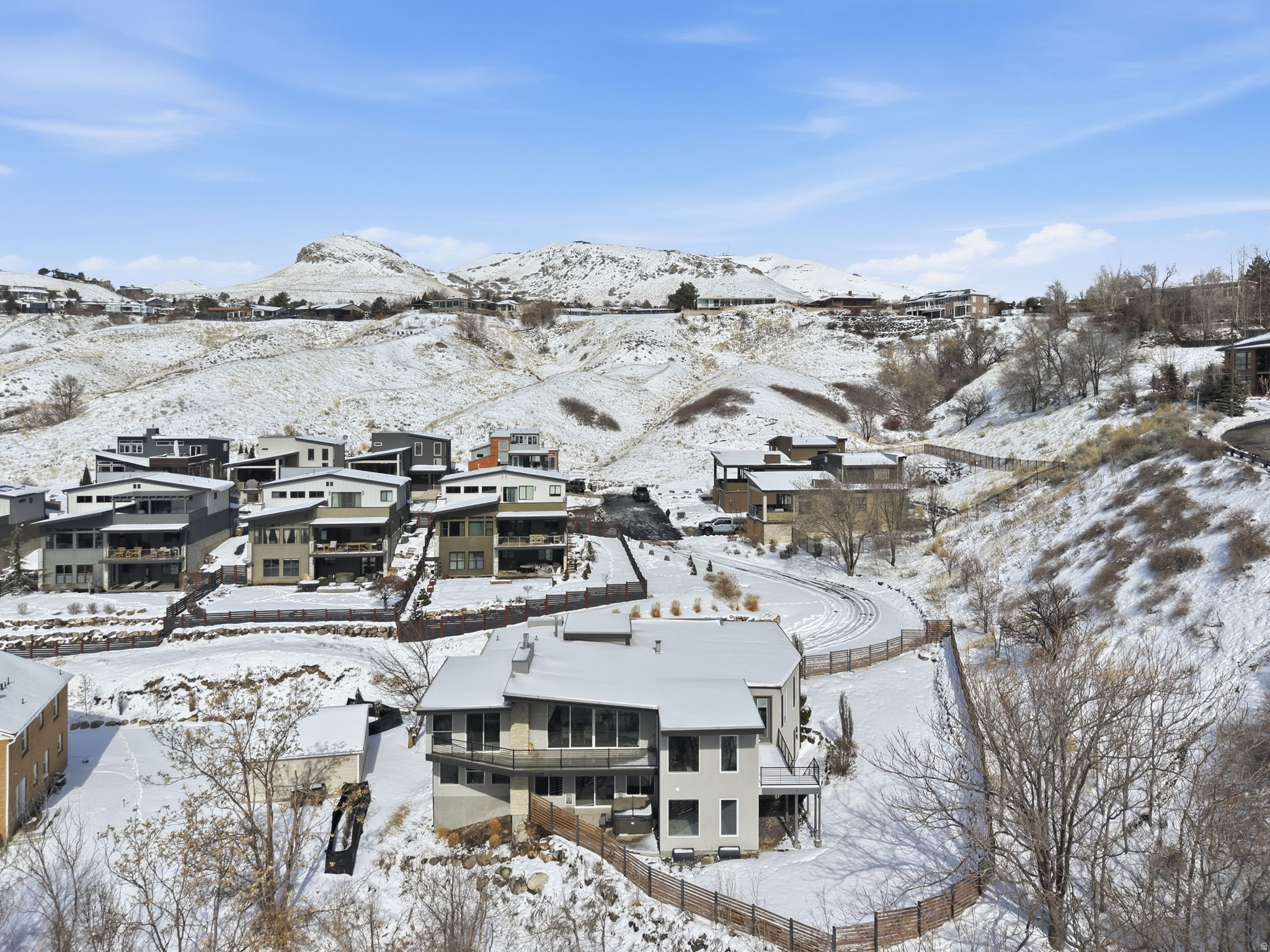 COLUMBUS COURT - Residential