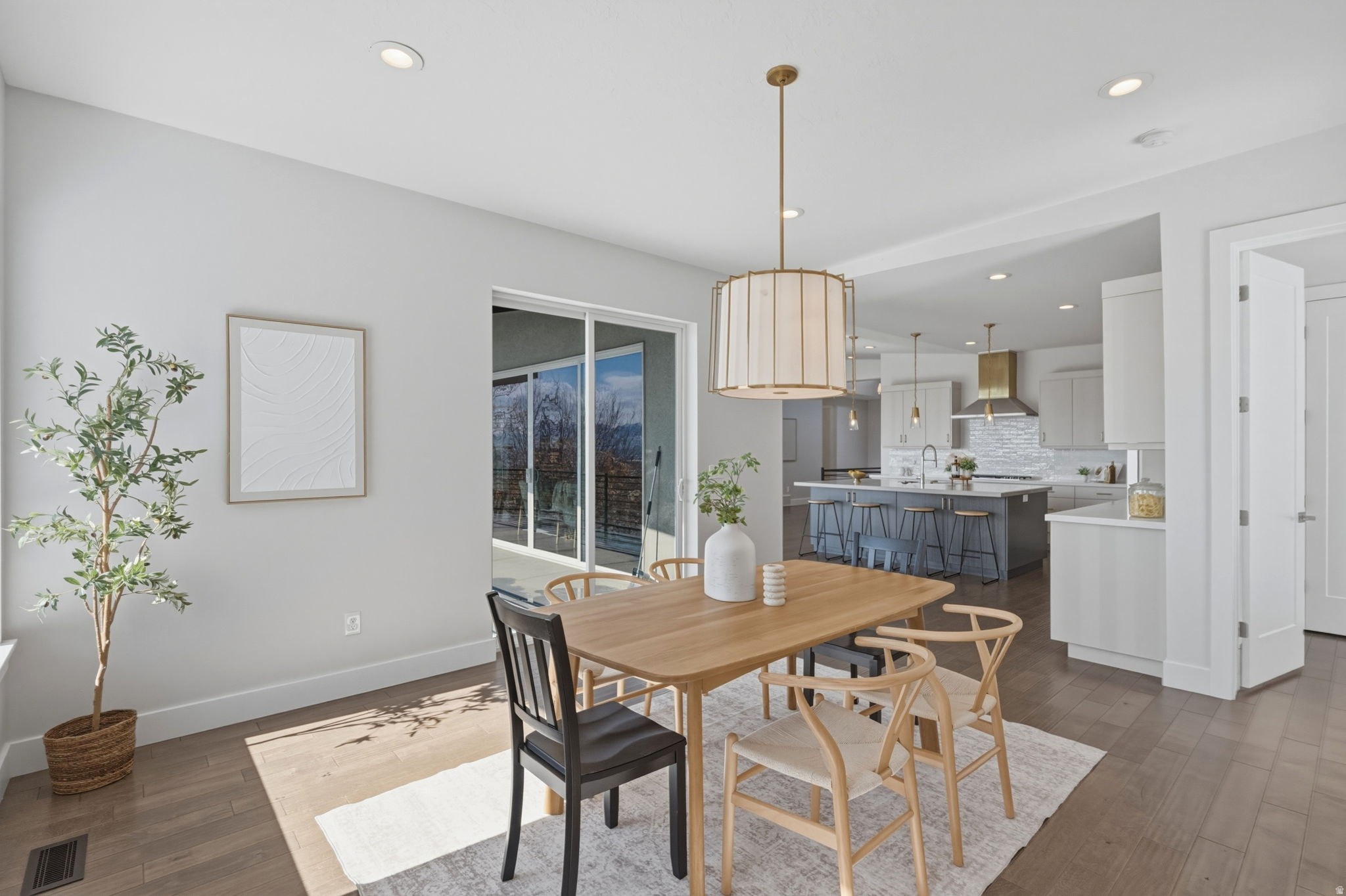 COLUMBUS COURT - Residential