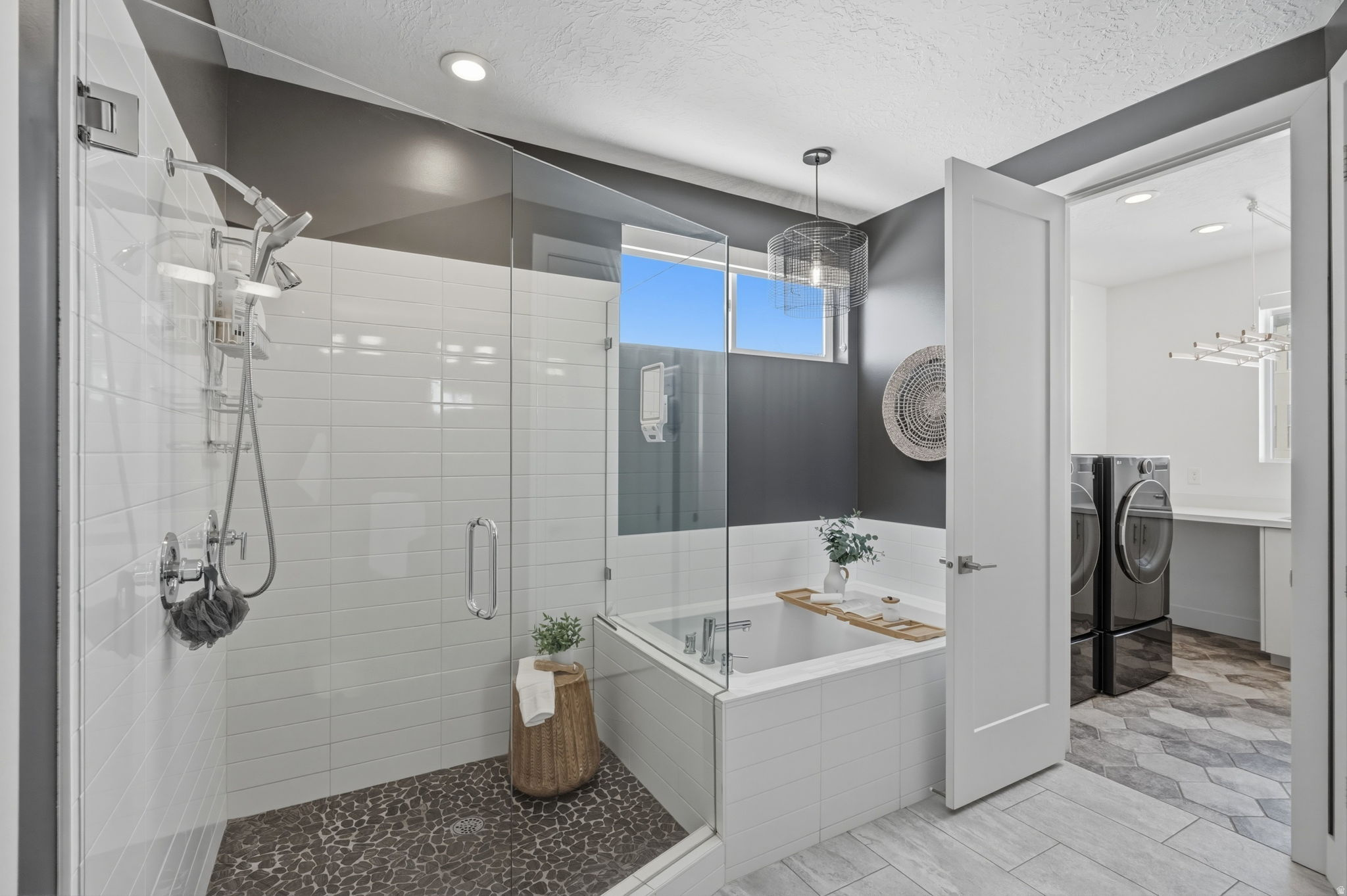 COLUMBUS COURT - Residential