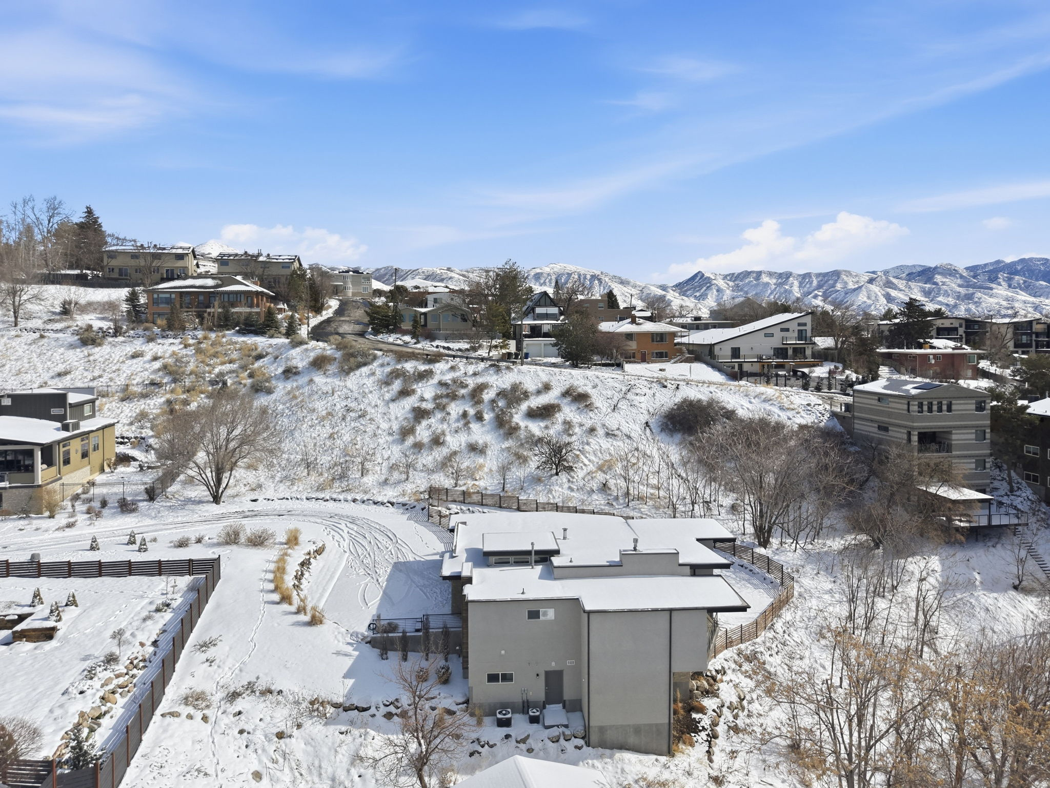 COLUMBUS COURT - Residential