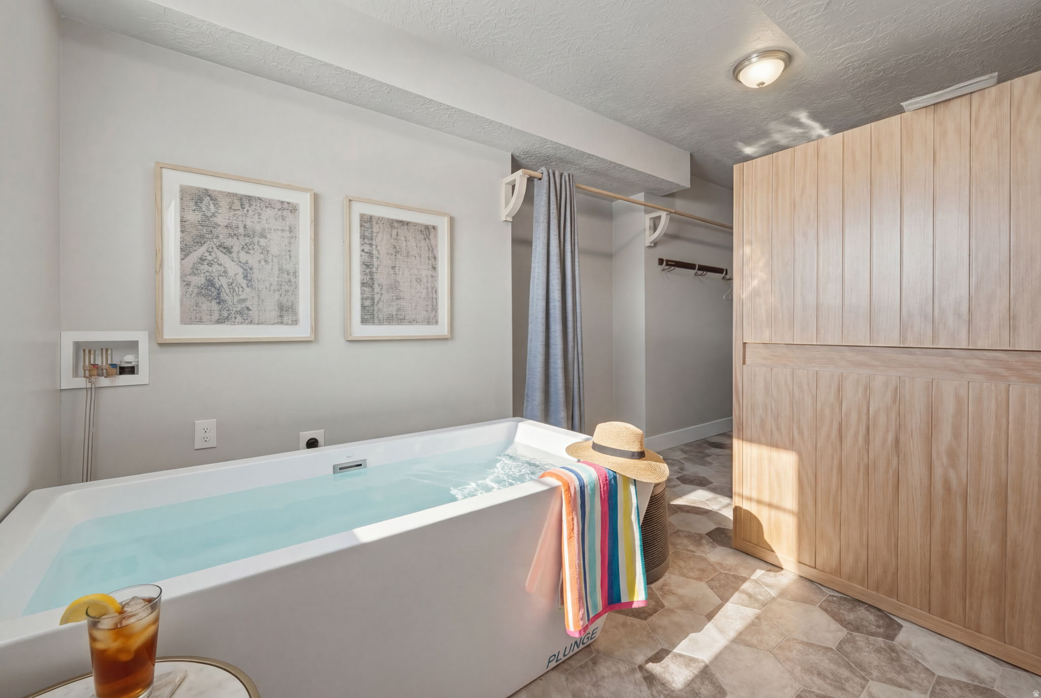 COLUMBUS COURT - Residential