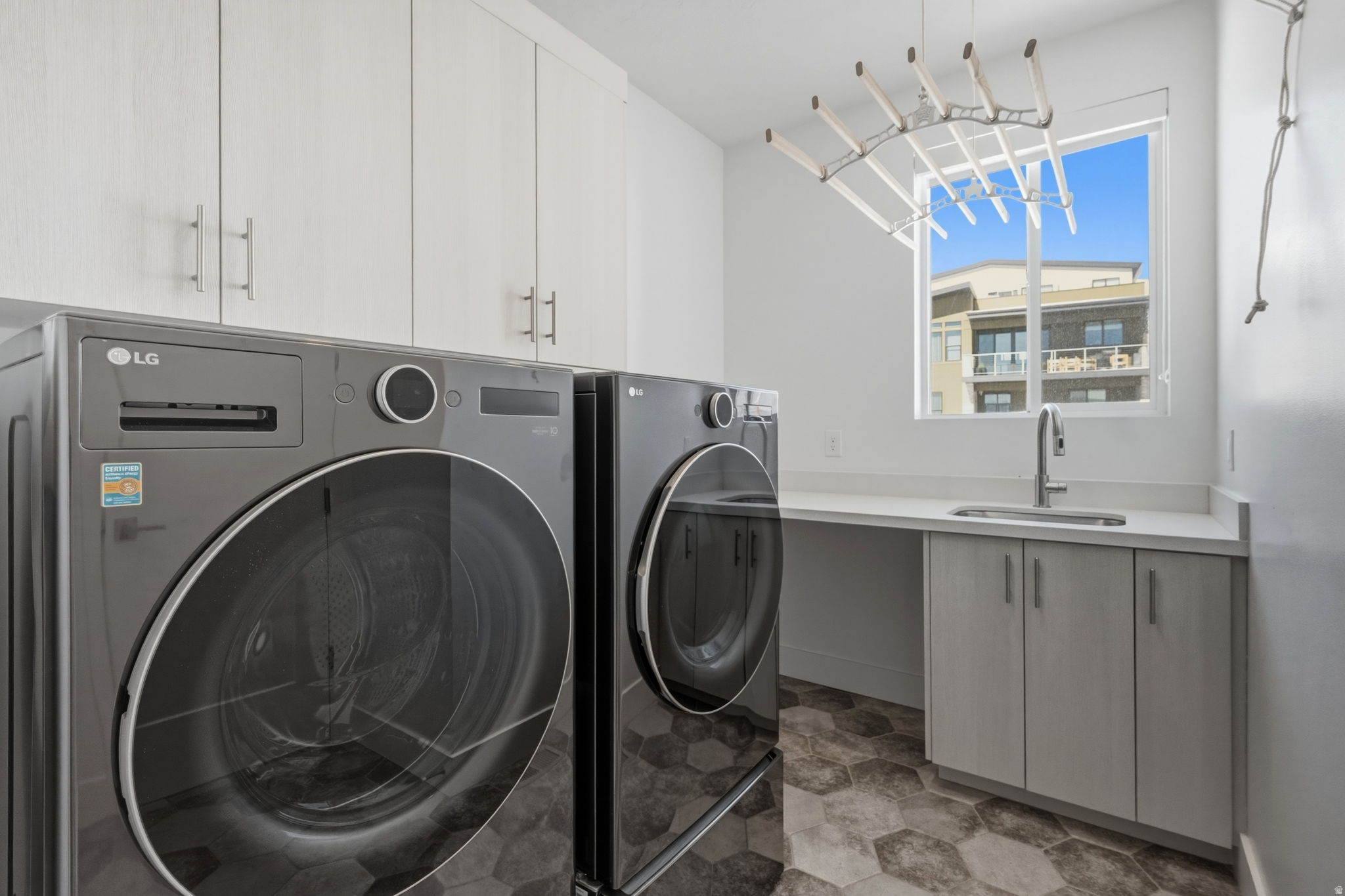 COLUMBUS COURT - Residential