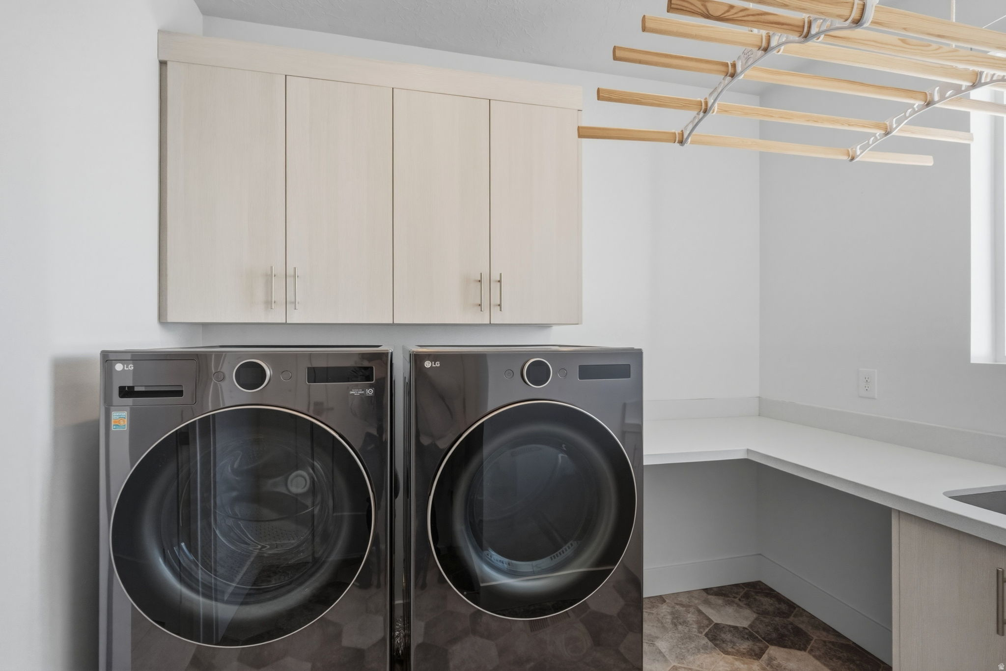 COLUMBUS COURT - Residential