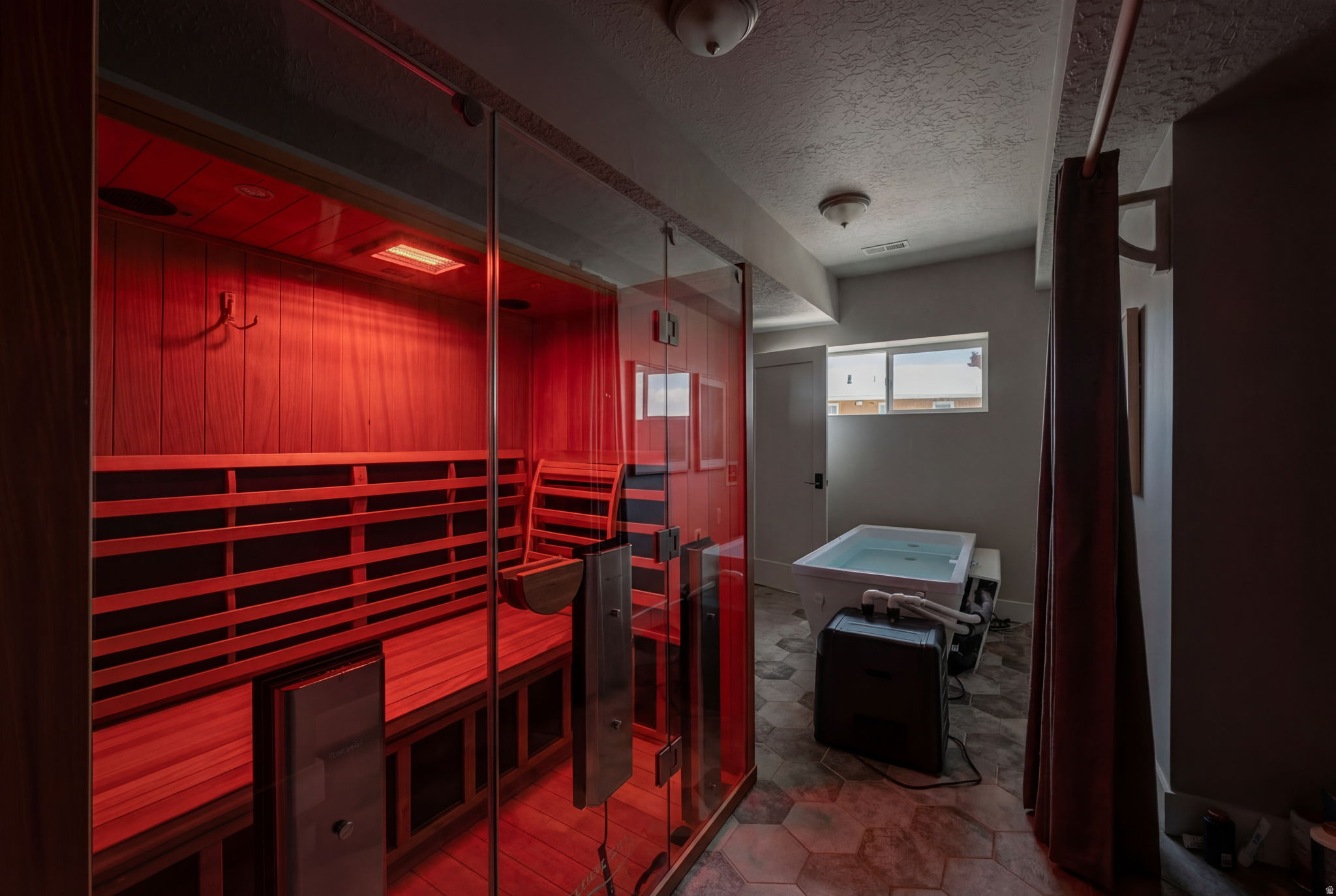 COLUMBUS COURT - Residential