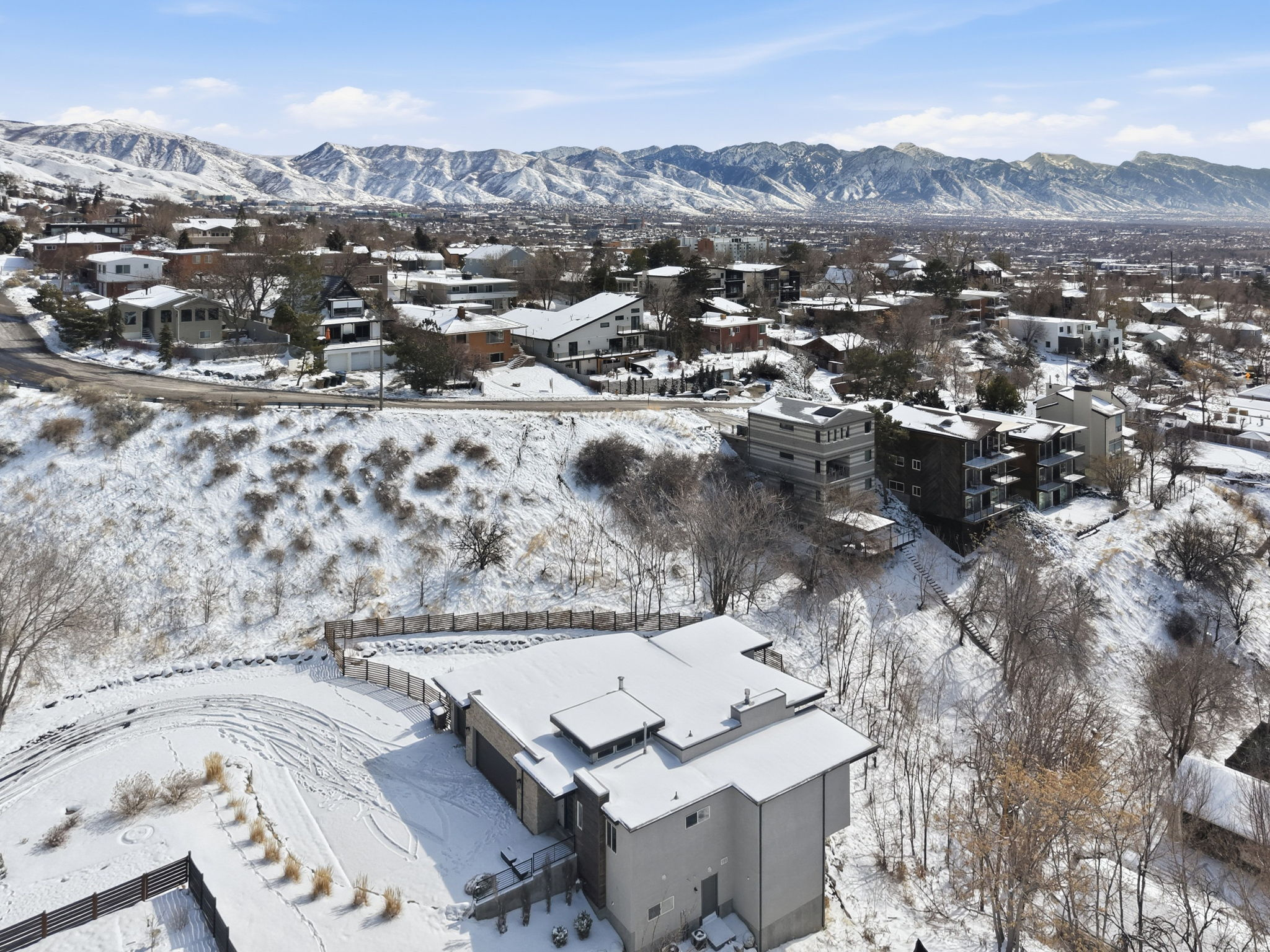 COLUMBUS COURT - Residential