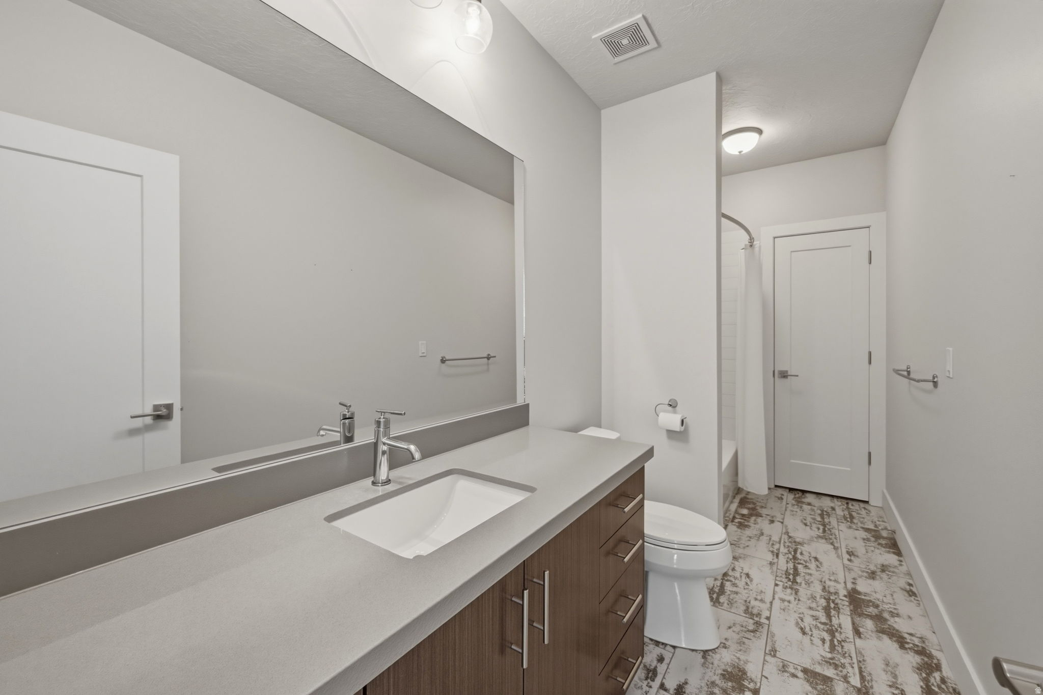 COLUMBUS COURT - Residential