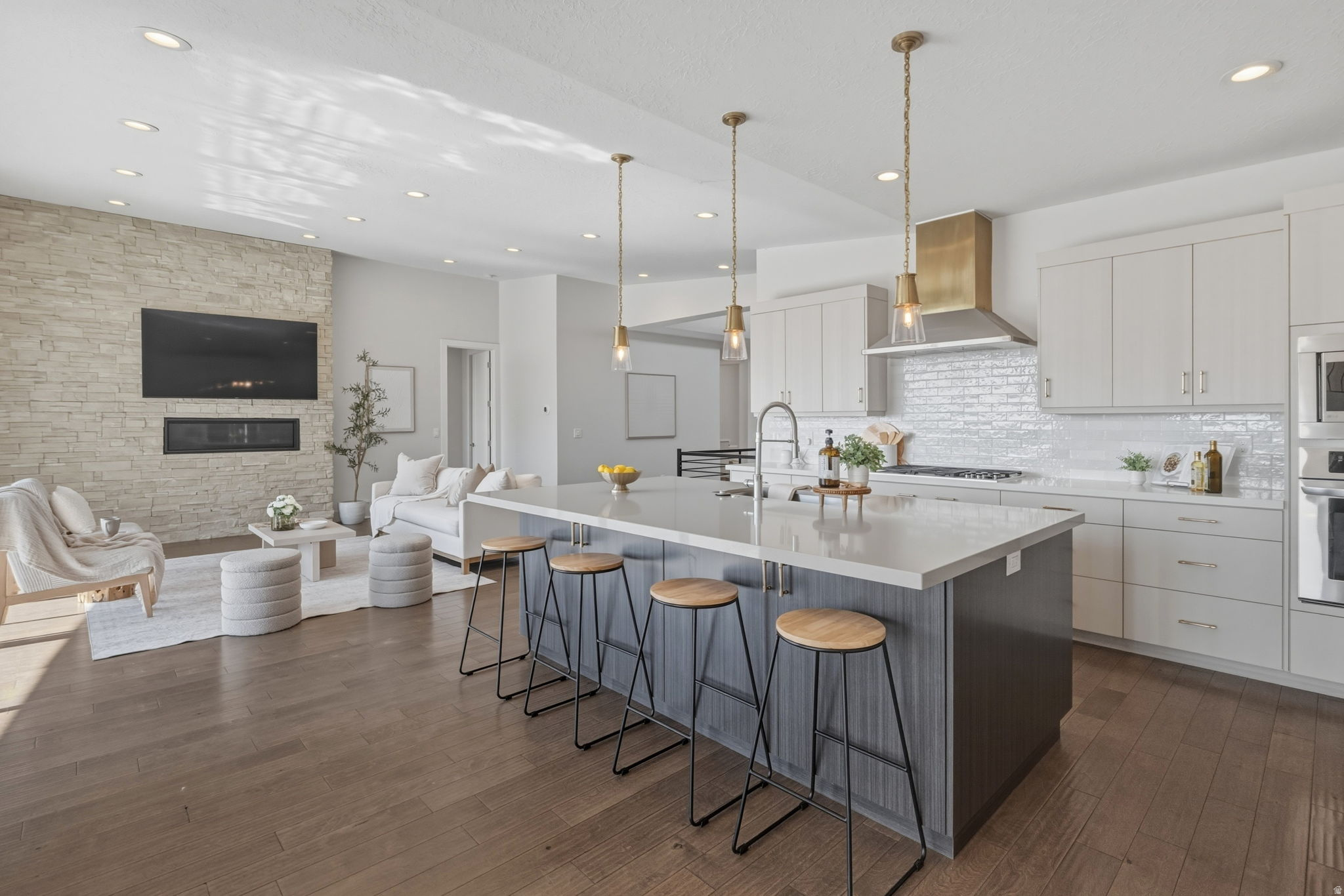 COLUMBUS COURT - Residential