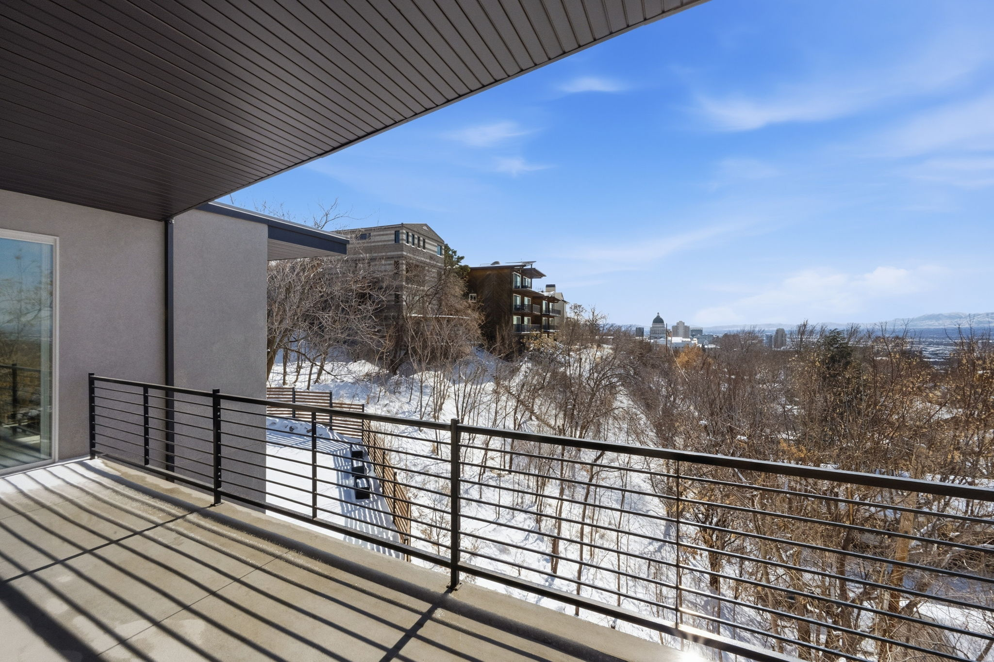 COLUMBUS COURT - Residential