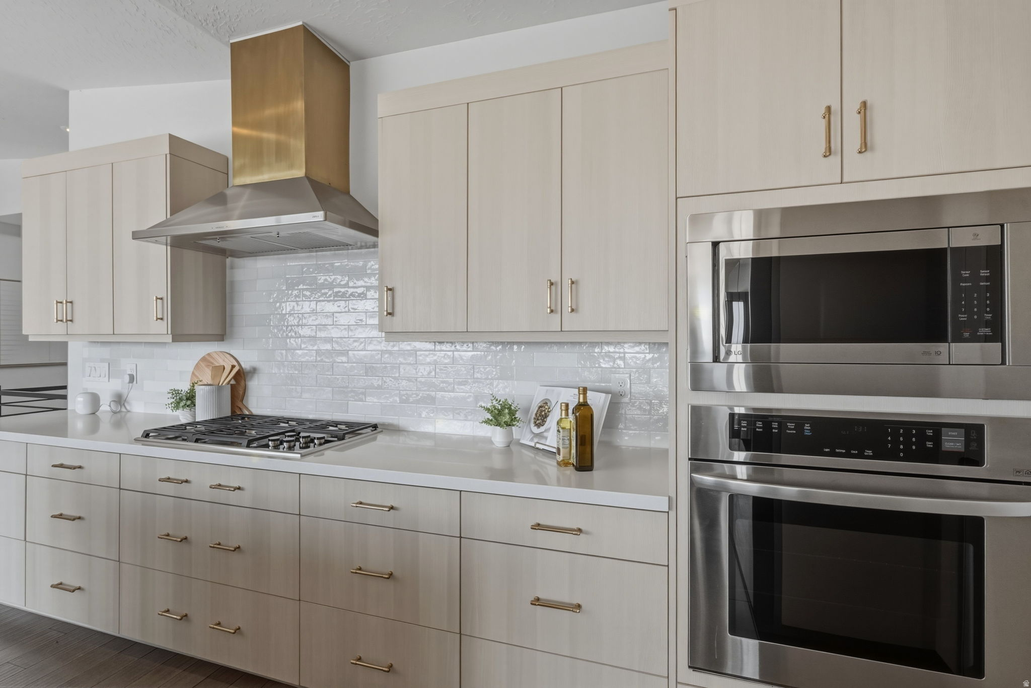 COLUMBUS COURT - Residential