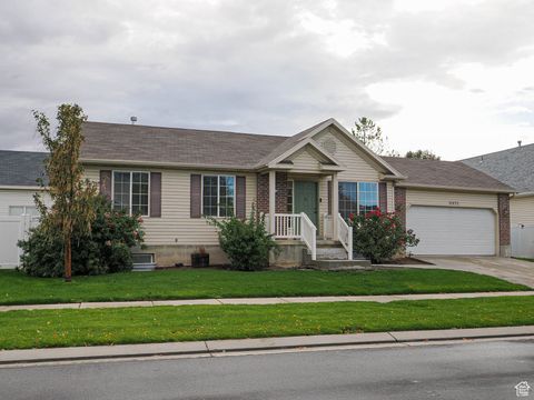 Photo of 11671 S CLINTWOOD DR, Draper, UT 84020 (MLS # 2119652)