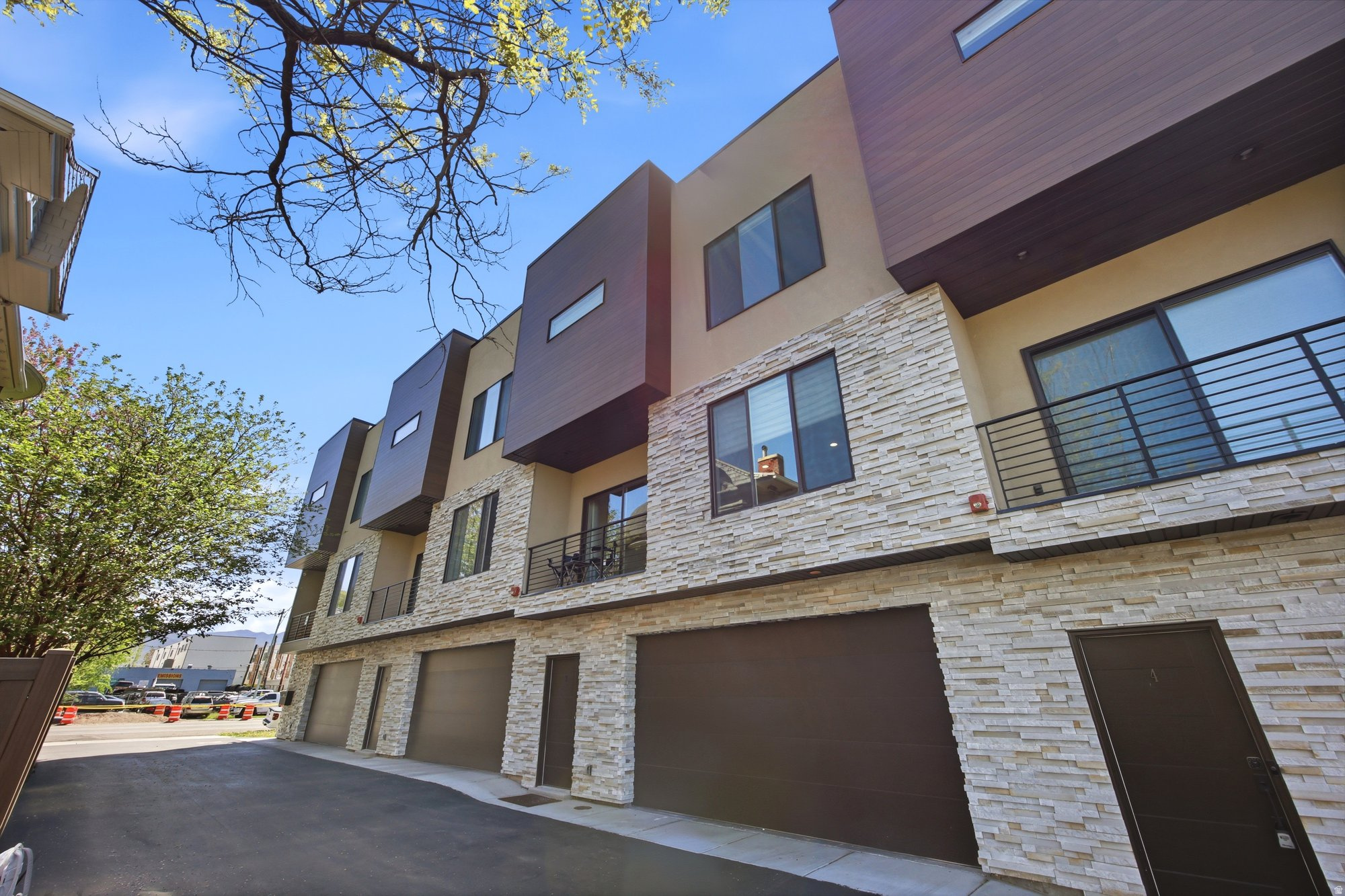 MAIN STREET - Residential