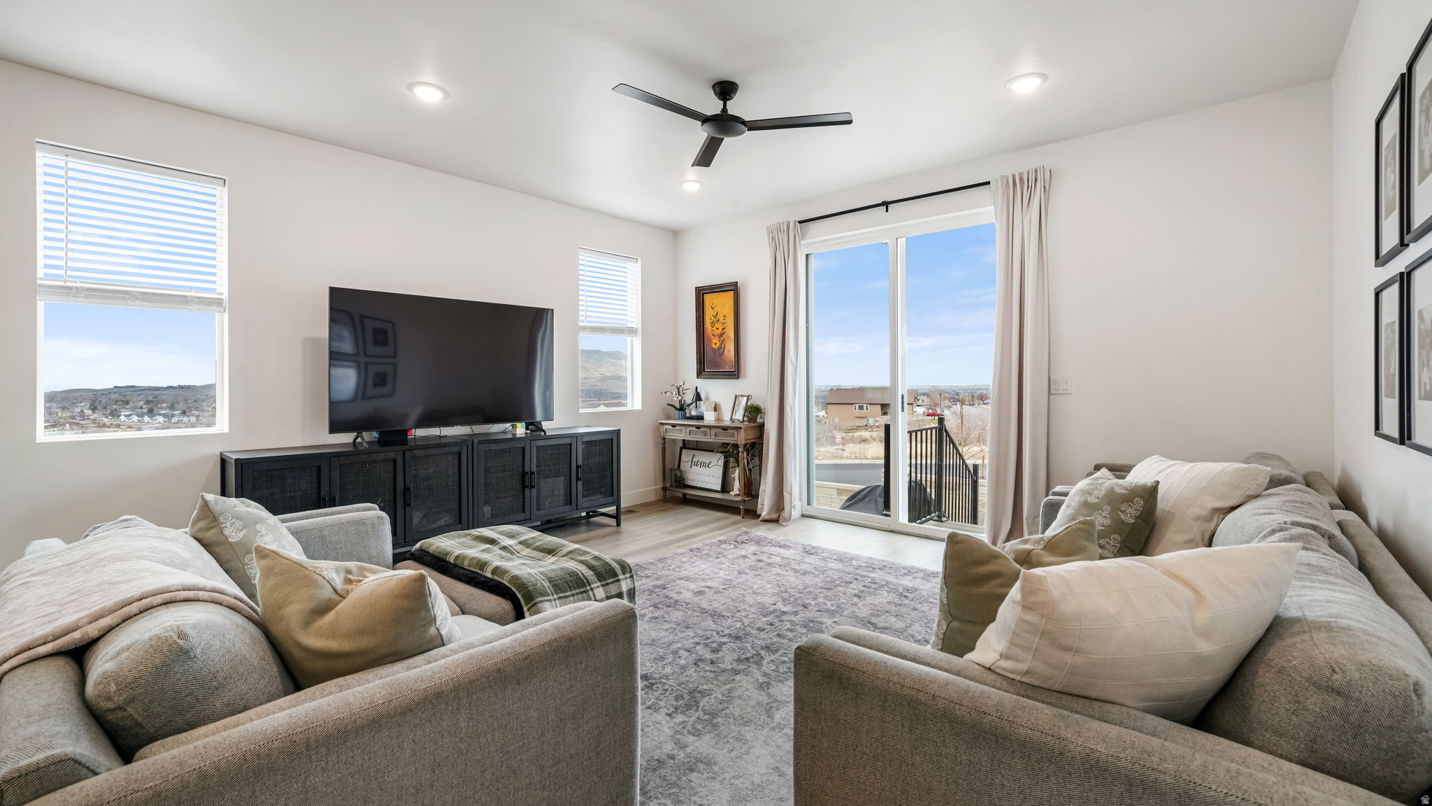 OVERLOOK ESTATES - Residential