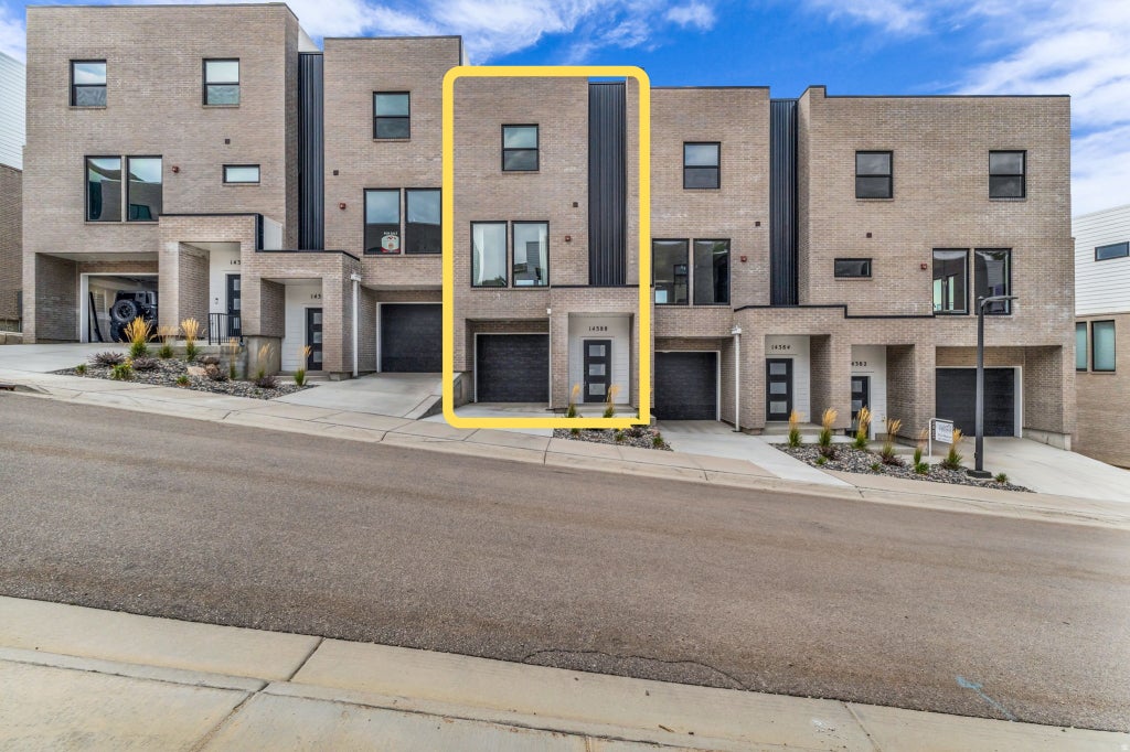 Photo of 14388 S CHAMP CV E, Draper, UT 84020 (MLS # 2181687)
