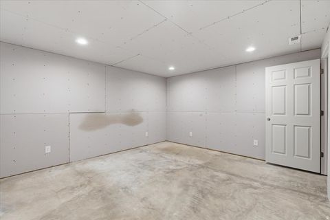 Tiny photo for 7211 N CLOVER LEAF LN, Eagle Mountain, UT 84005 (MLS # 2132476)