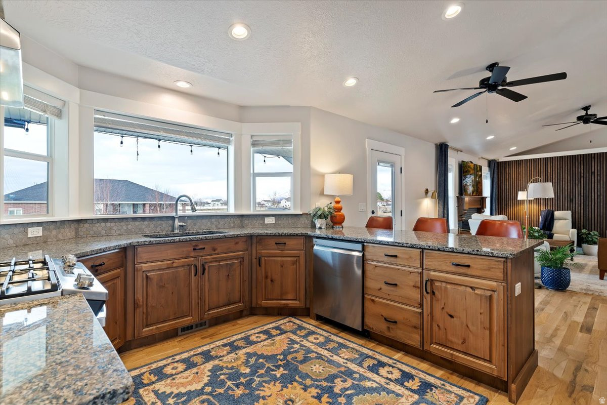 CLINTON MEADOWS - Residential