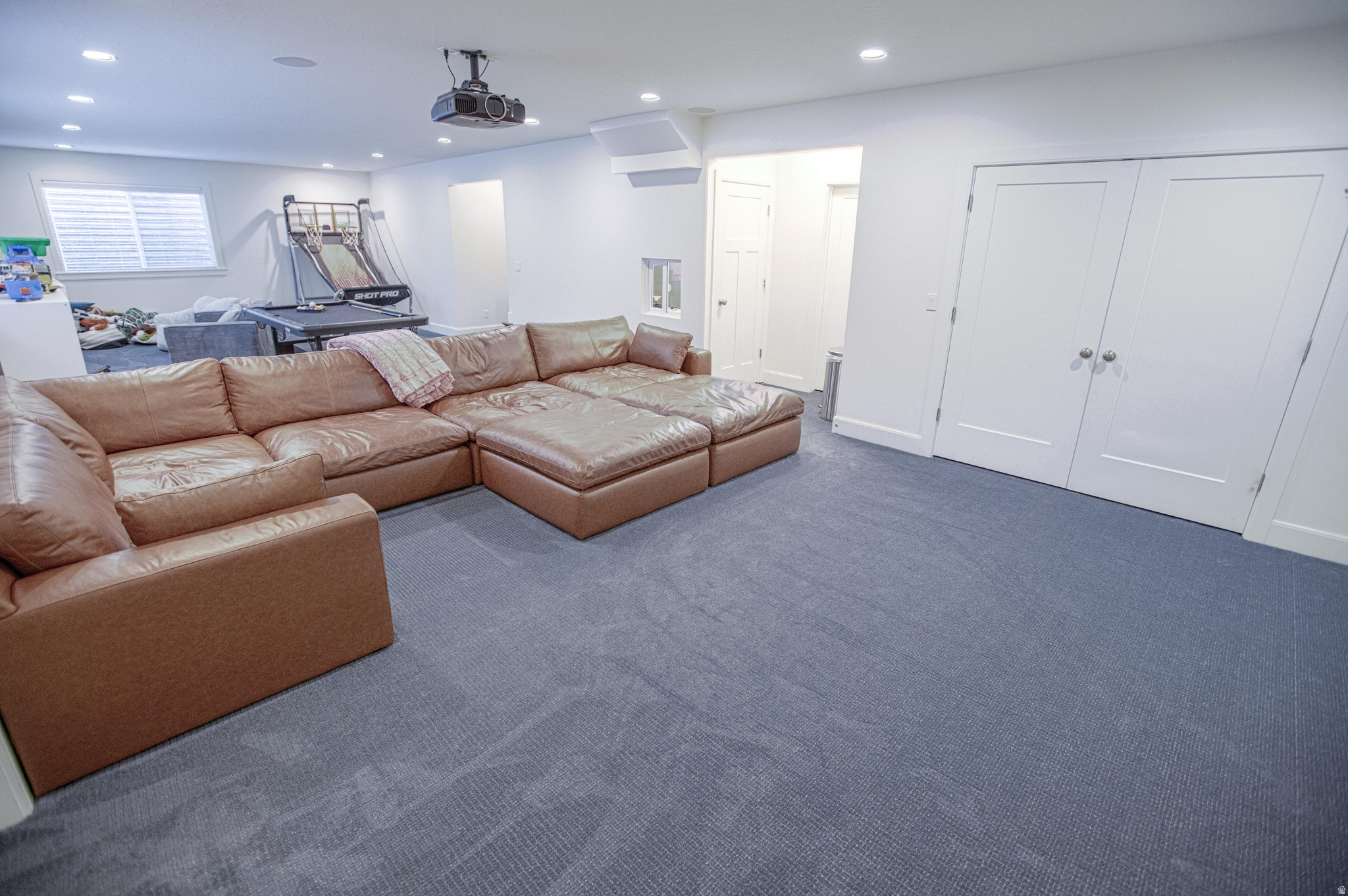 HOLLOW ESTATES - Residential