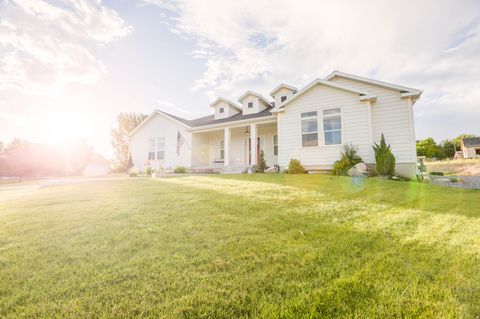 Photo of 1370 N CEDAR HOLLOW BLVD, Lehi, UT 84043 (MLS # 2125470)