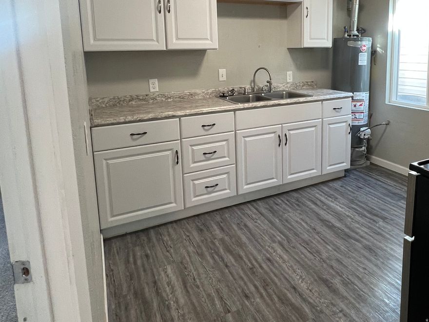 Great little 1 bed, 1 bath apartment! Super cute space that's cozy and easy to maintain. Perfect for someone looking for a comfortable place to call home.