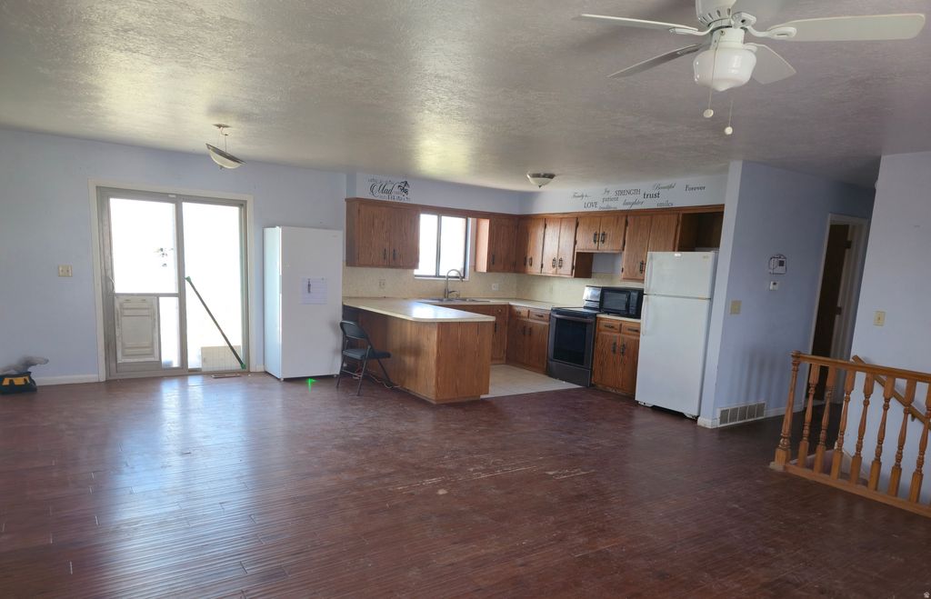Photo of 522 S 100 W, Tremonton, UT 84337 (MLS # 2138028)