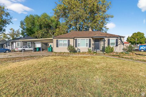 Photo of 592 MAPLE ST, Clearfield, UT 84015 (MLS # 2114602)