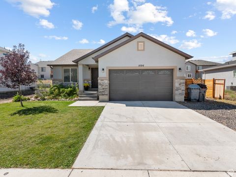 Photo of 1696 S LONGVIEW RD, Santaquin, UT 84655 (MLS # 2112064)