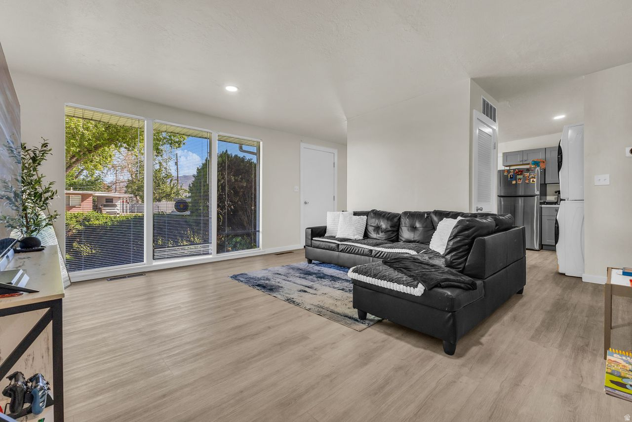 PARK VIEW LOT 1 - Residential Income