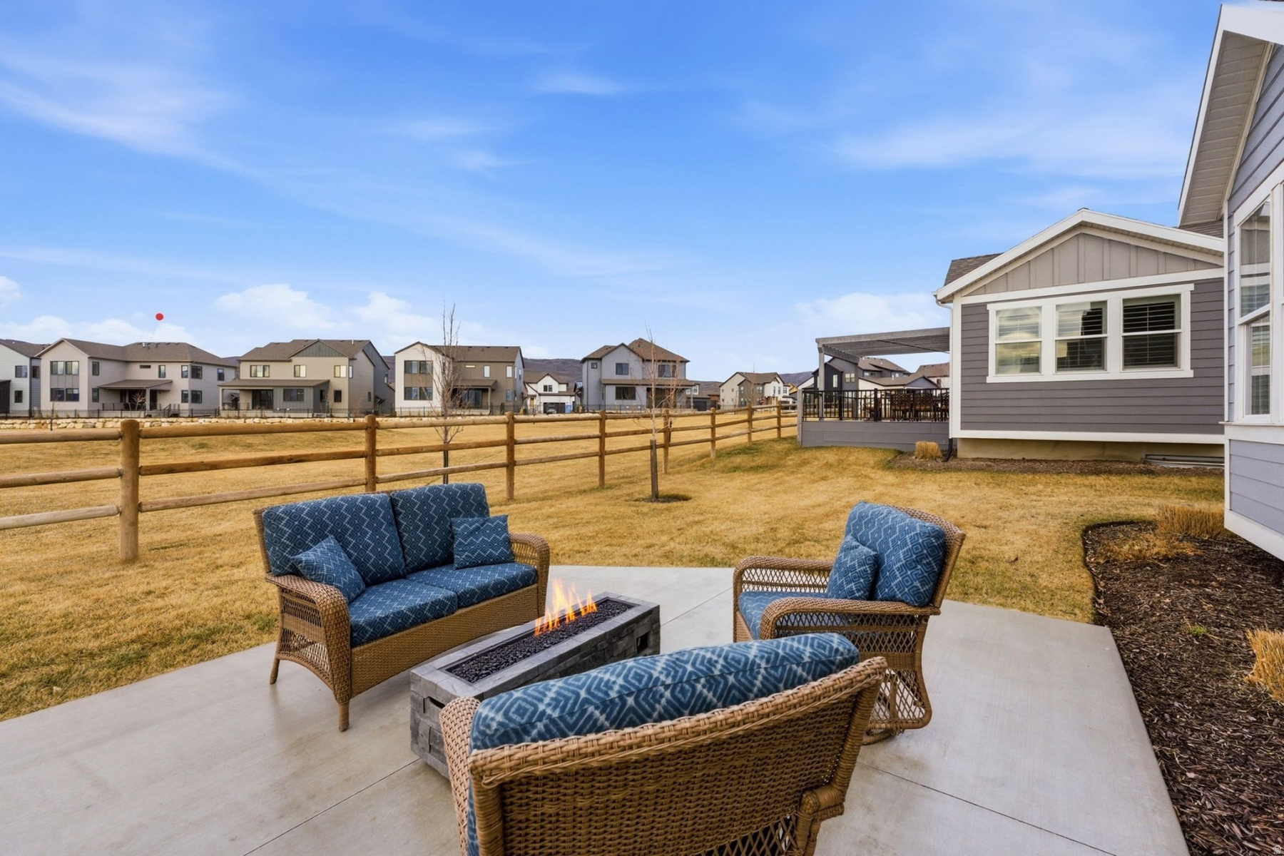 LAKE CRE - Residential