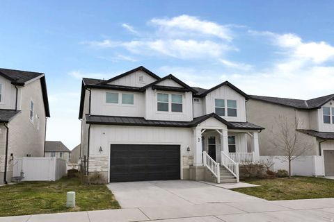 Photo of 62 N MORNING VIEW DR, Saratoga Springs, UT 84045 (MLS # 2148493)
