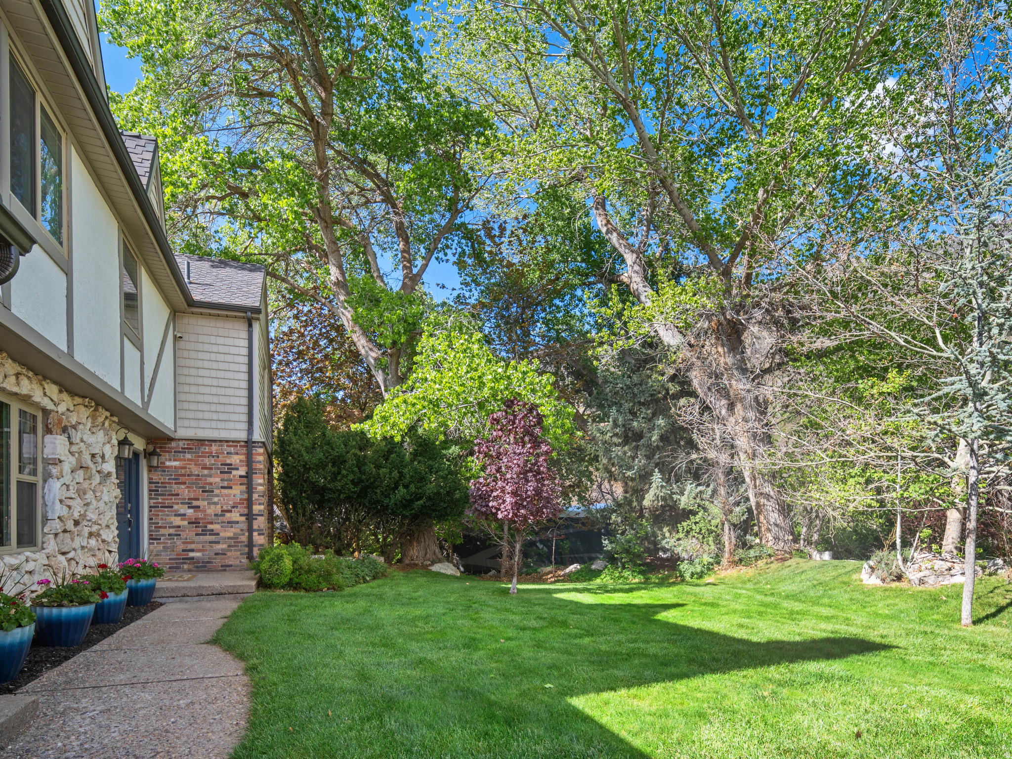 EASTWOOD - Residential