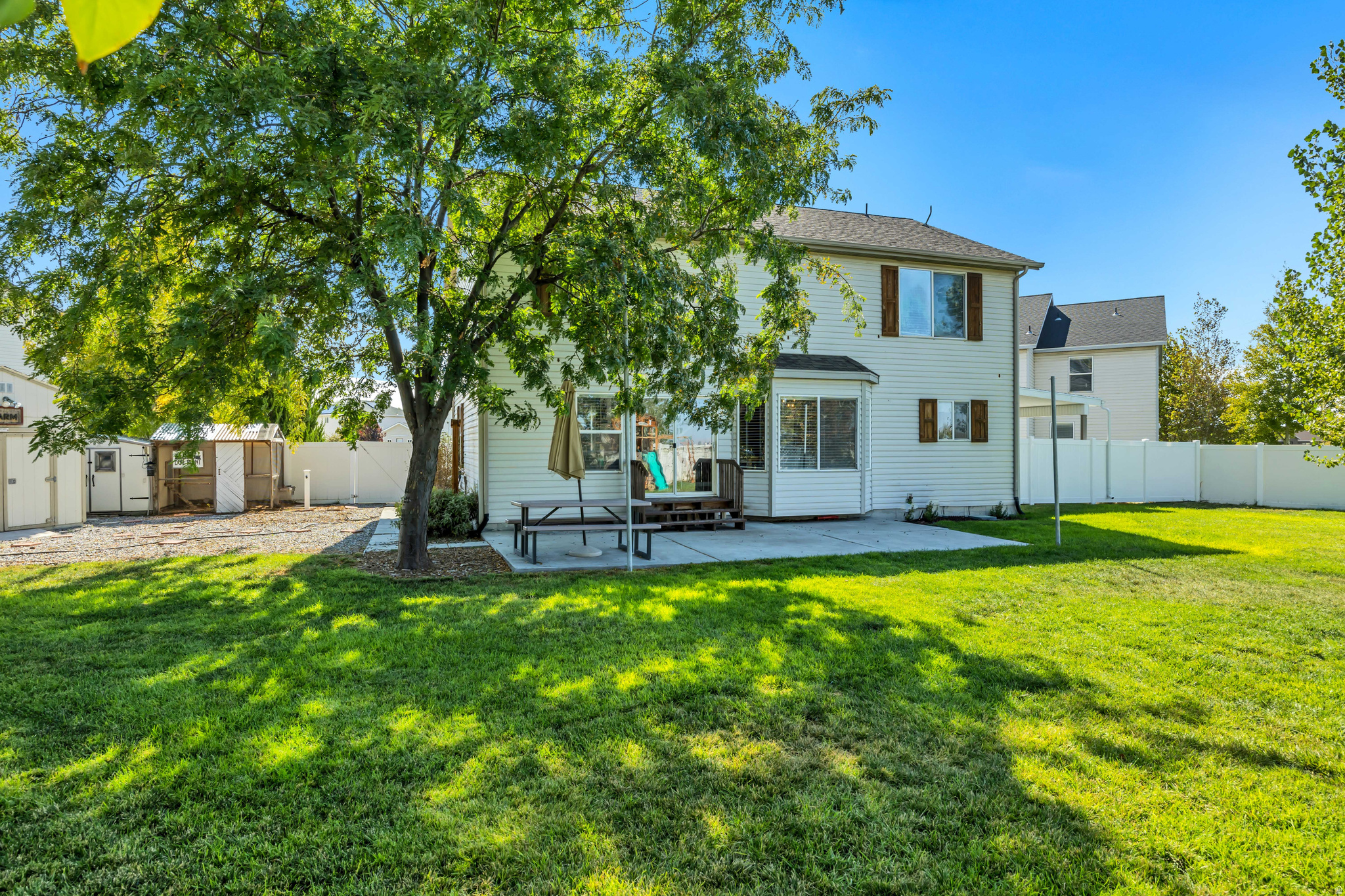 GATEWAY NEIGHBORHOOD - Residential Lease