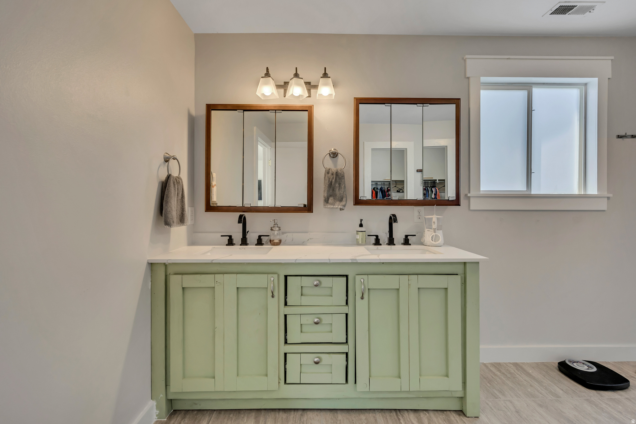 GATEWAY NEIGHBORHOOD - Residential Lease