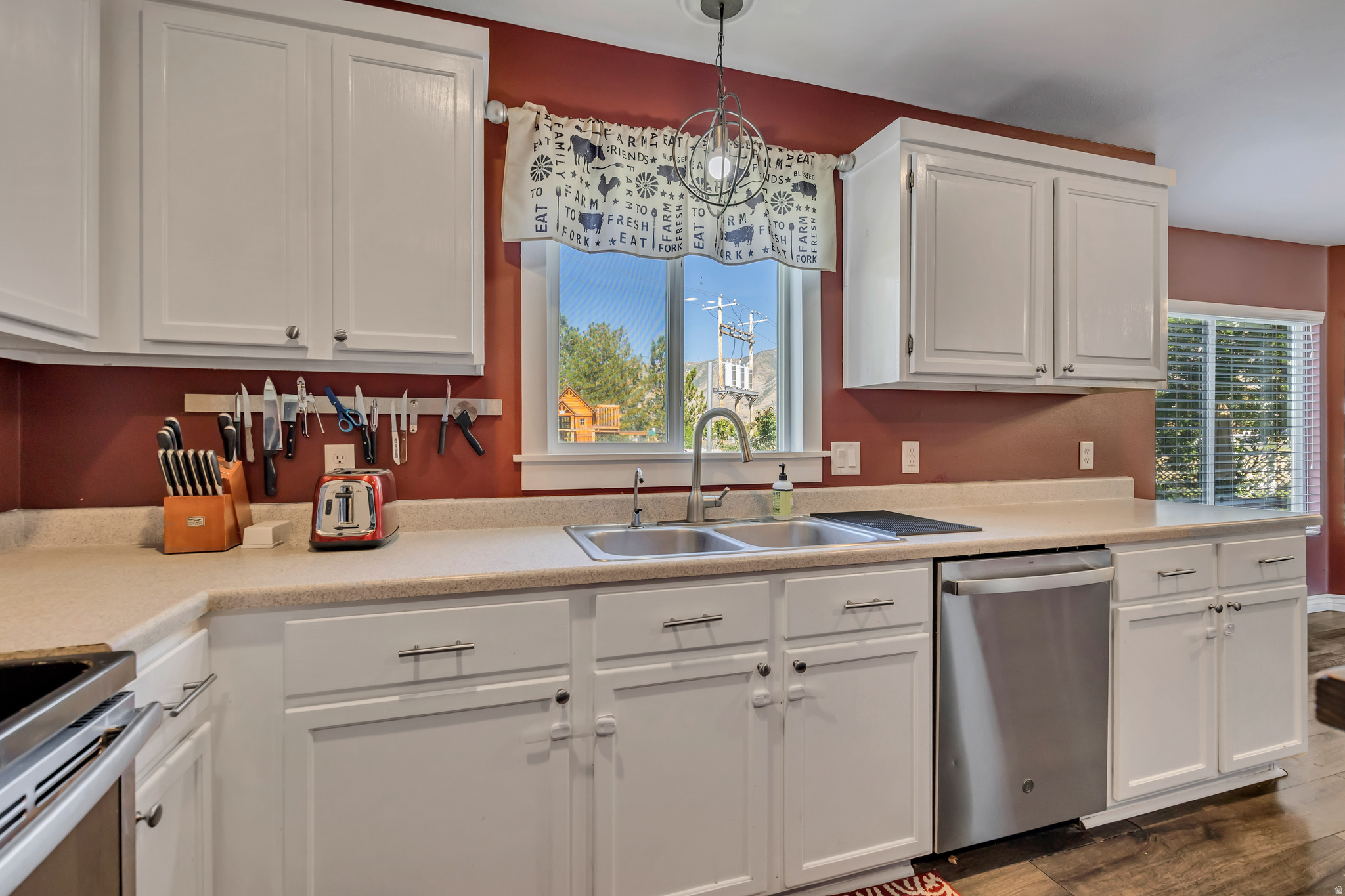 GATEWAY NEIGHBORHOOD - Residential Lease