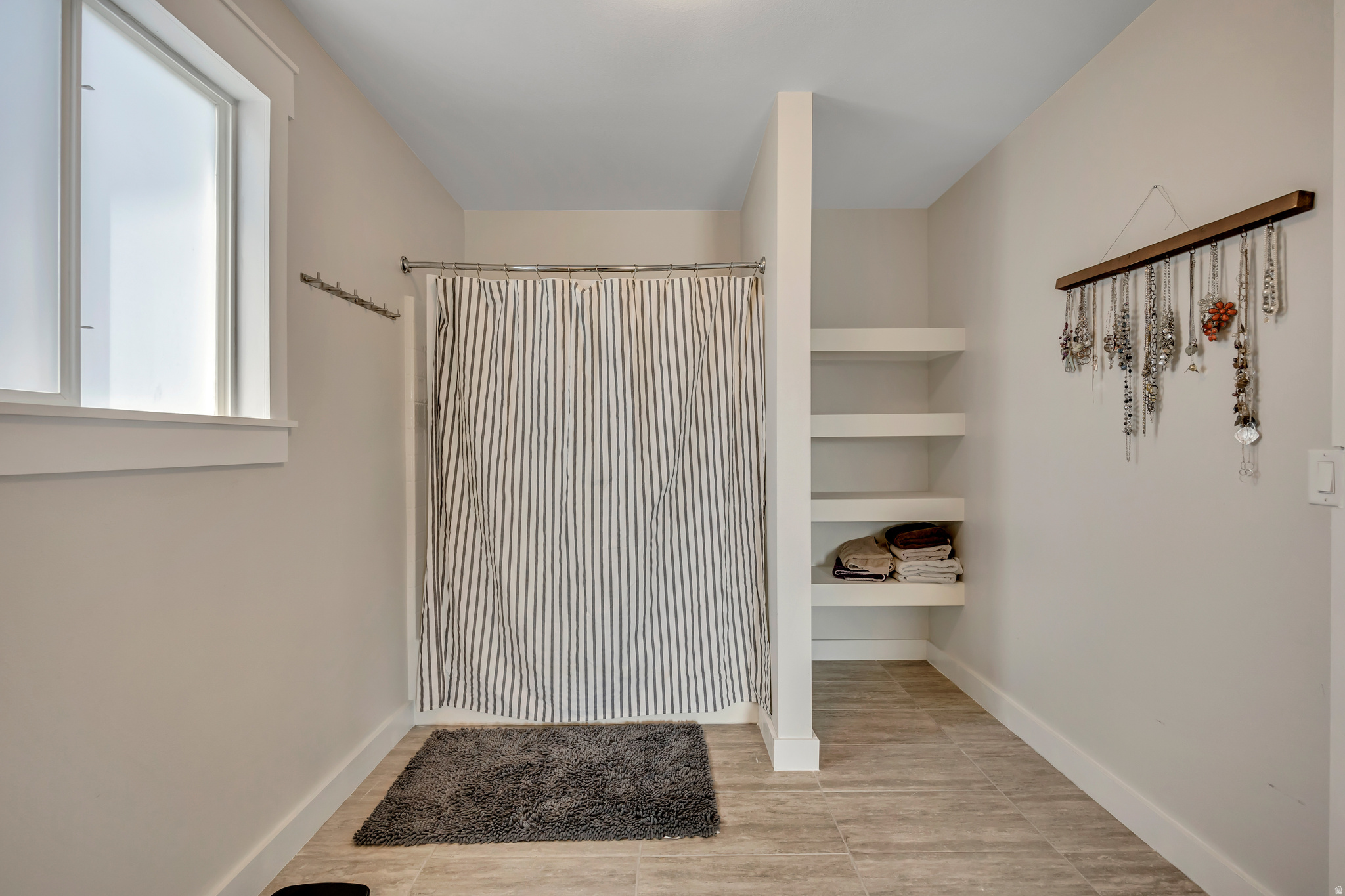 GATEWAY NEIGHBORHOOD - Residential Lease