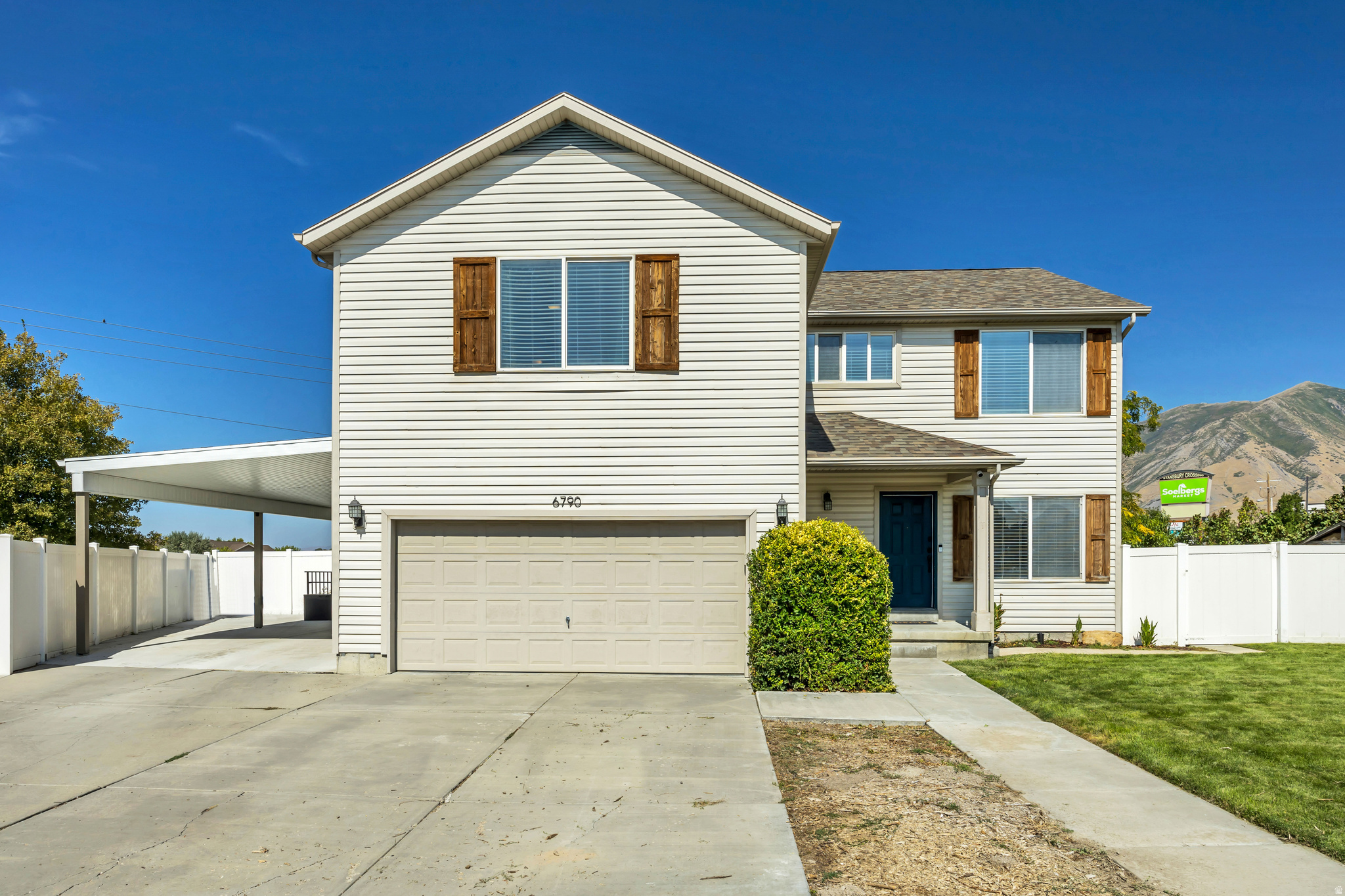 GATEWAY NEIGHBORHOOD - Residential Lease