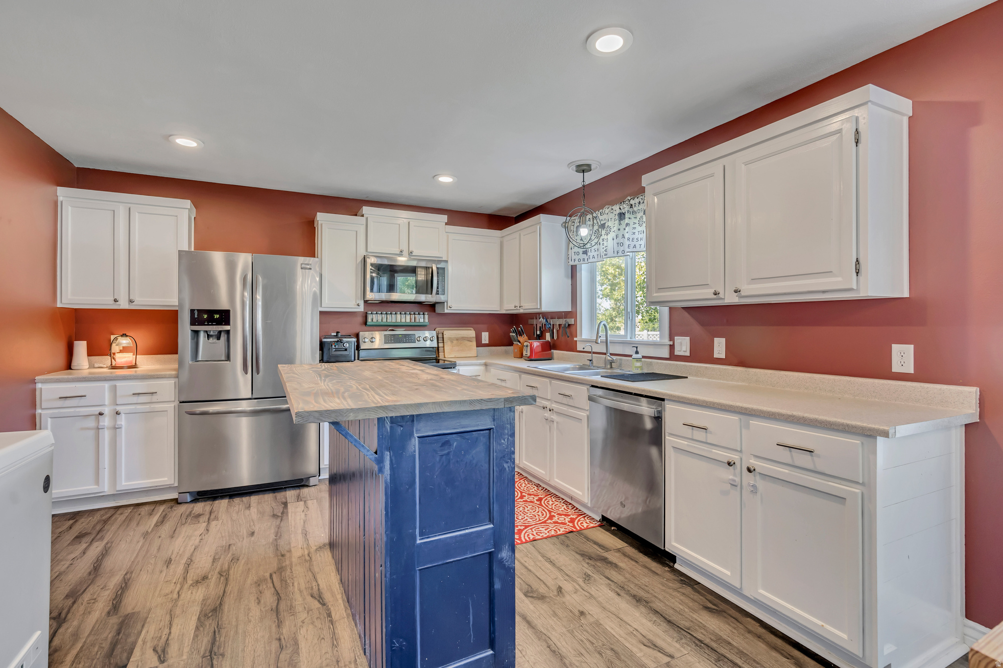 GATEWAY NEIGHBORHOOD - Residential Lease