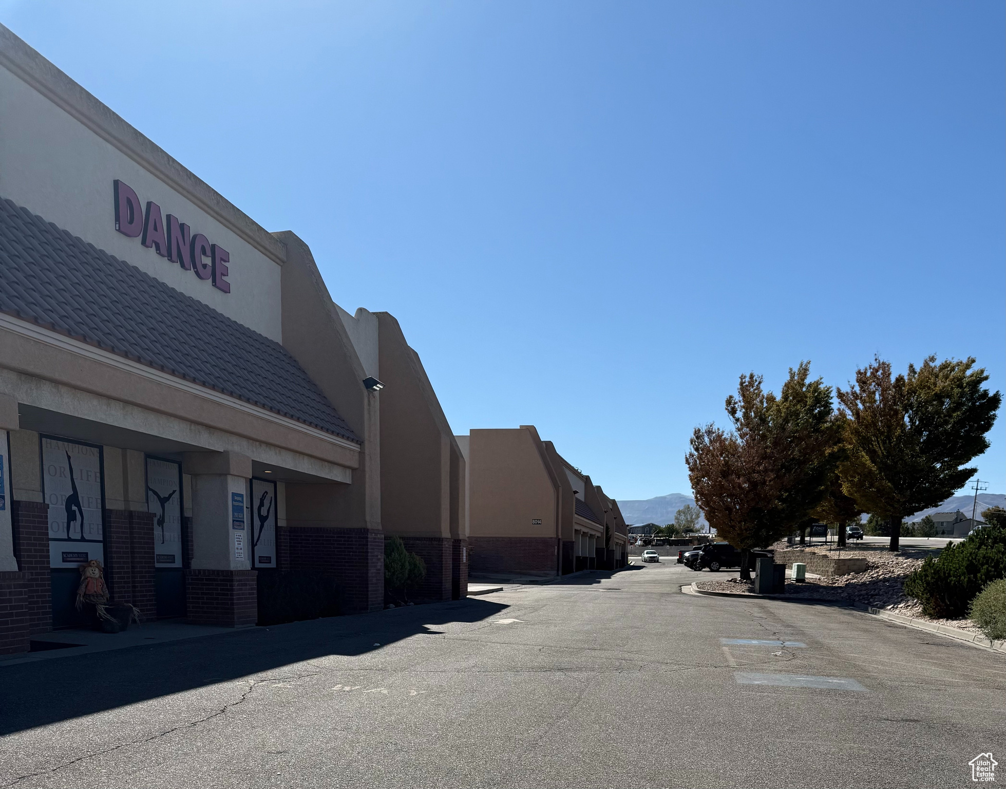 LANDINGS POINT CON - Commercial Sale