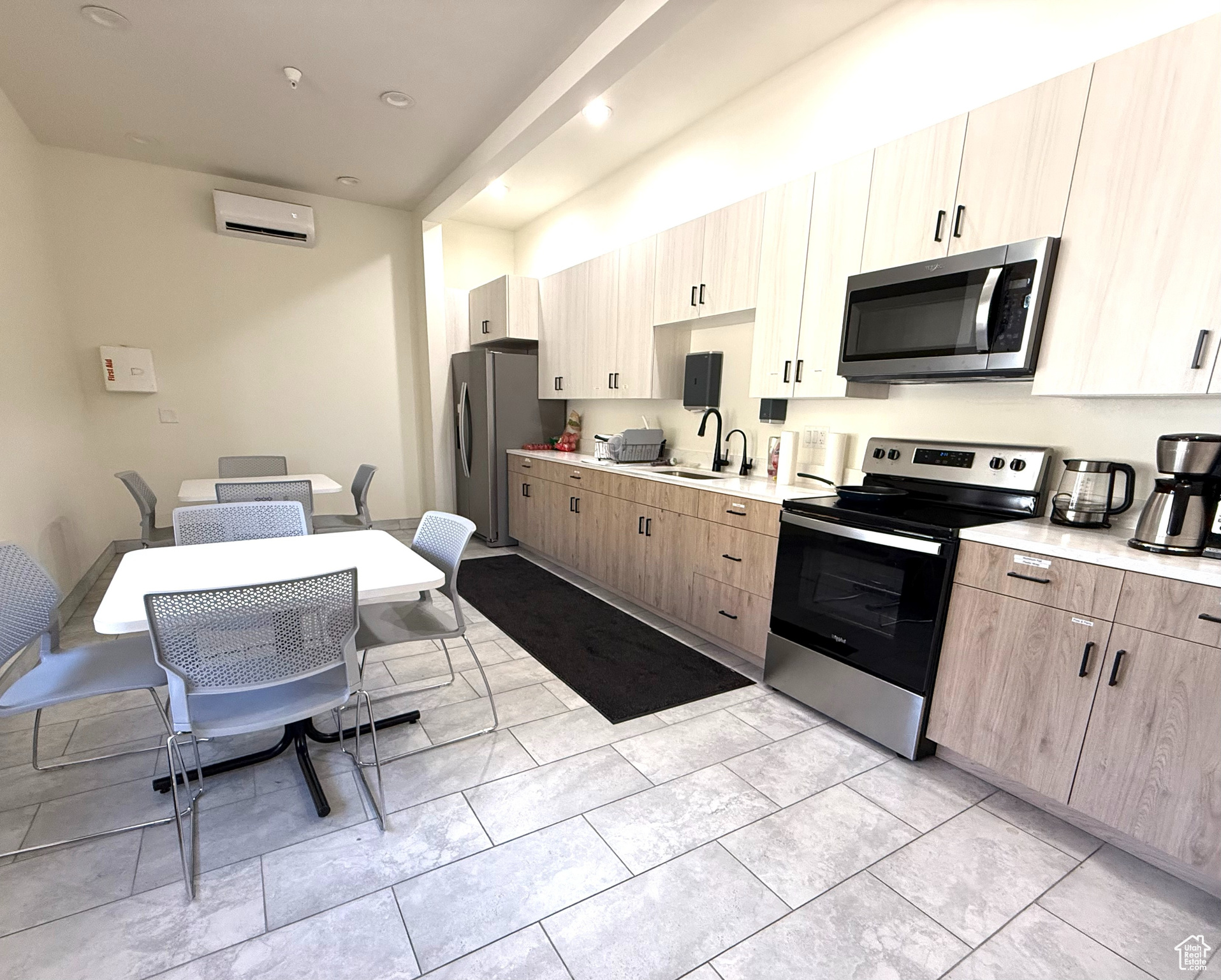 LANDINGS POINT CON - Commercial Sale