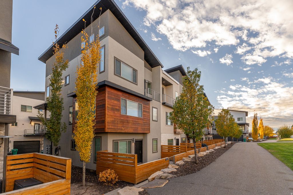 Photo for 506 W 2200 N, Layton, UT 84041 (MLS # 2121974)