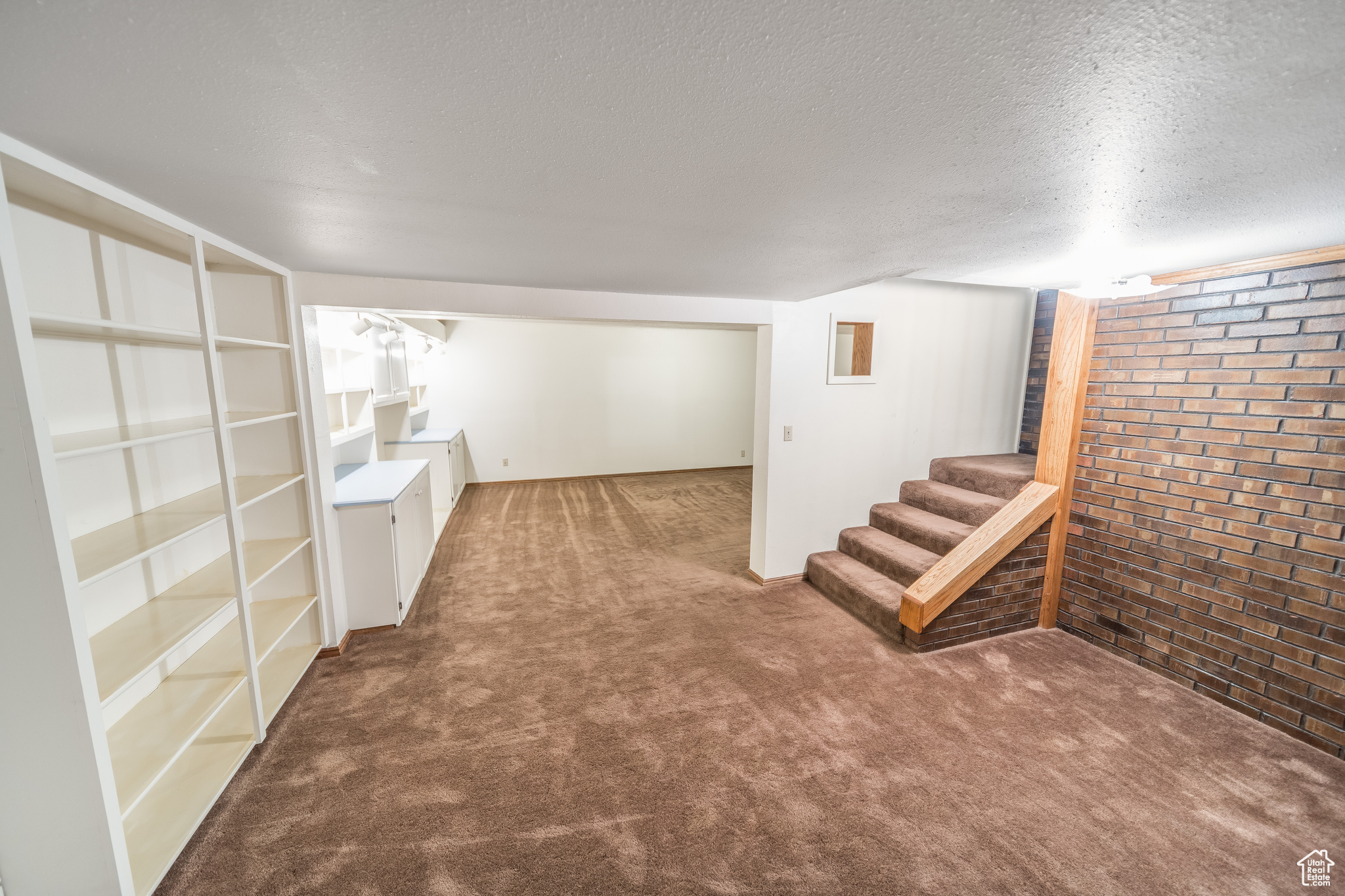 HILLCREST - Residential