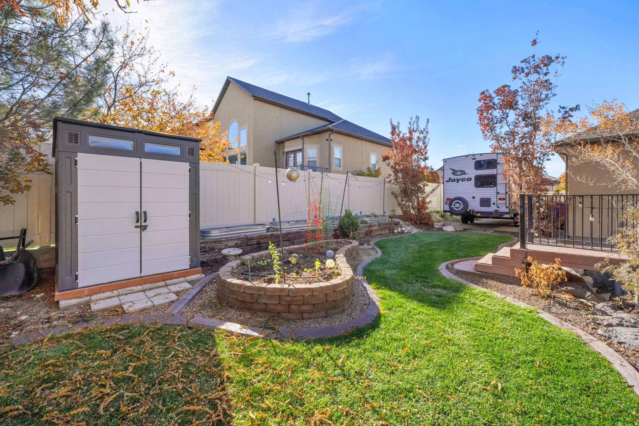 THE BENCHES - Residential