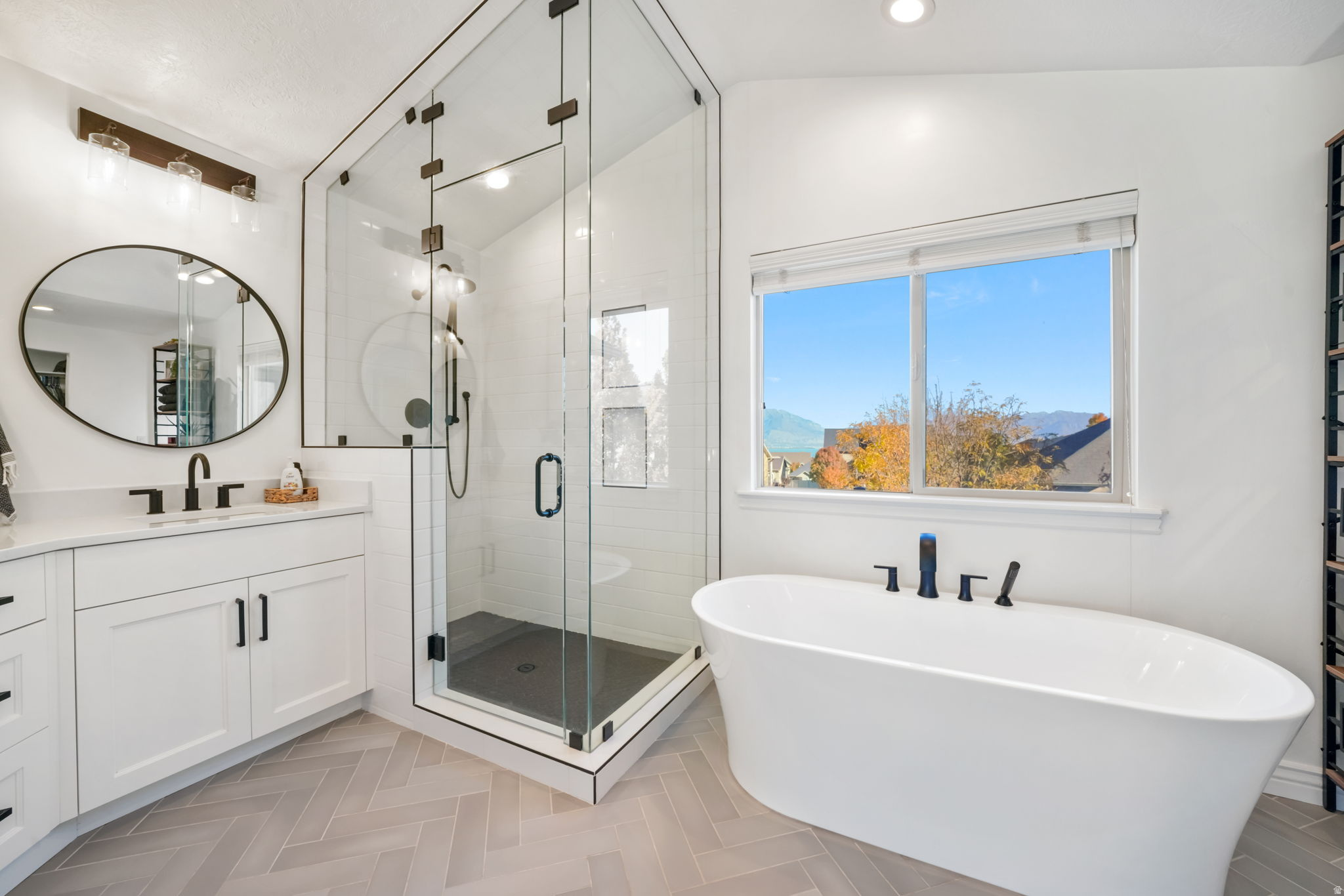 THE BENCHES - Residential