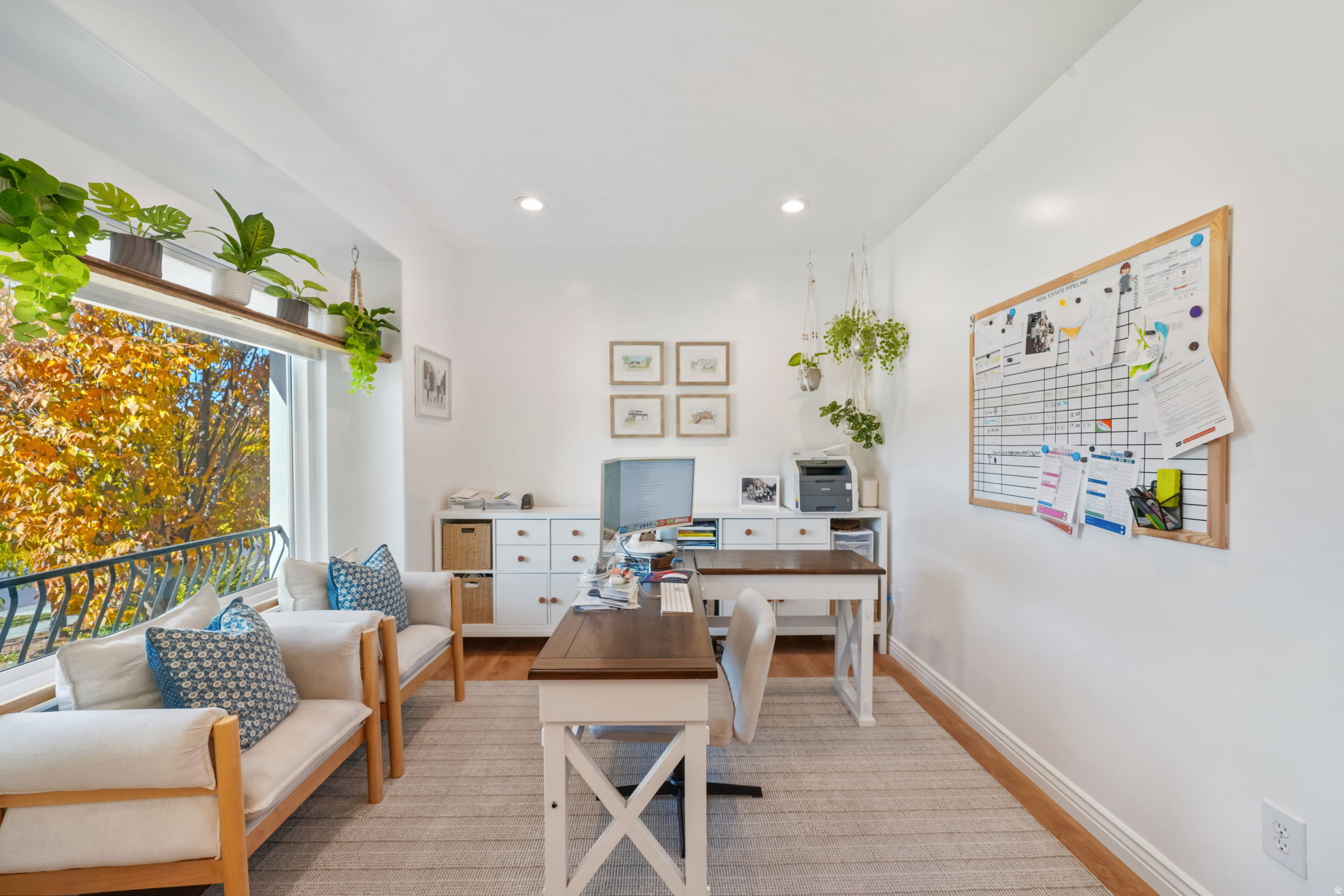 THE BENCHES - Residential