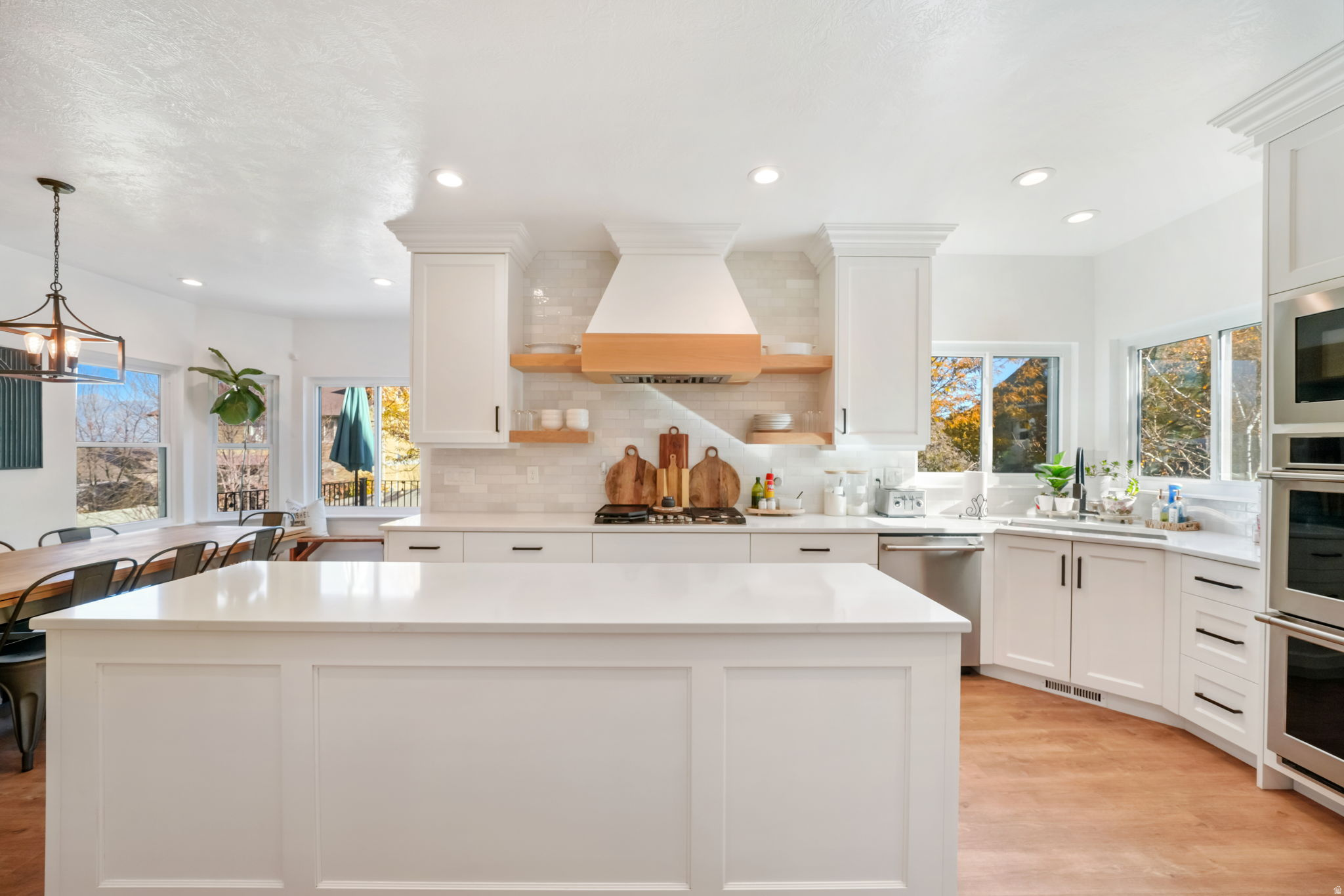 THE BENCHES - Residential