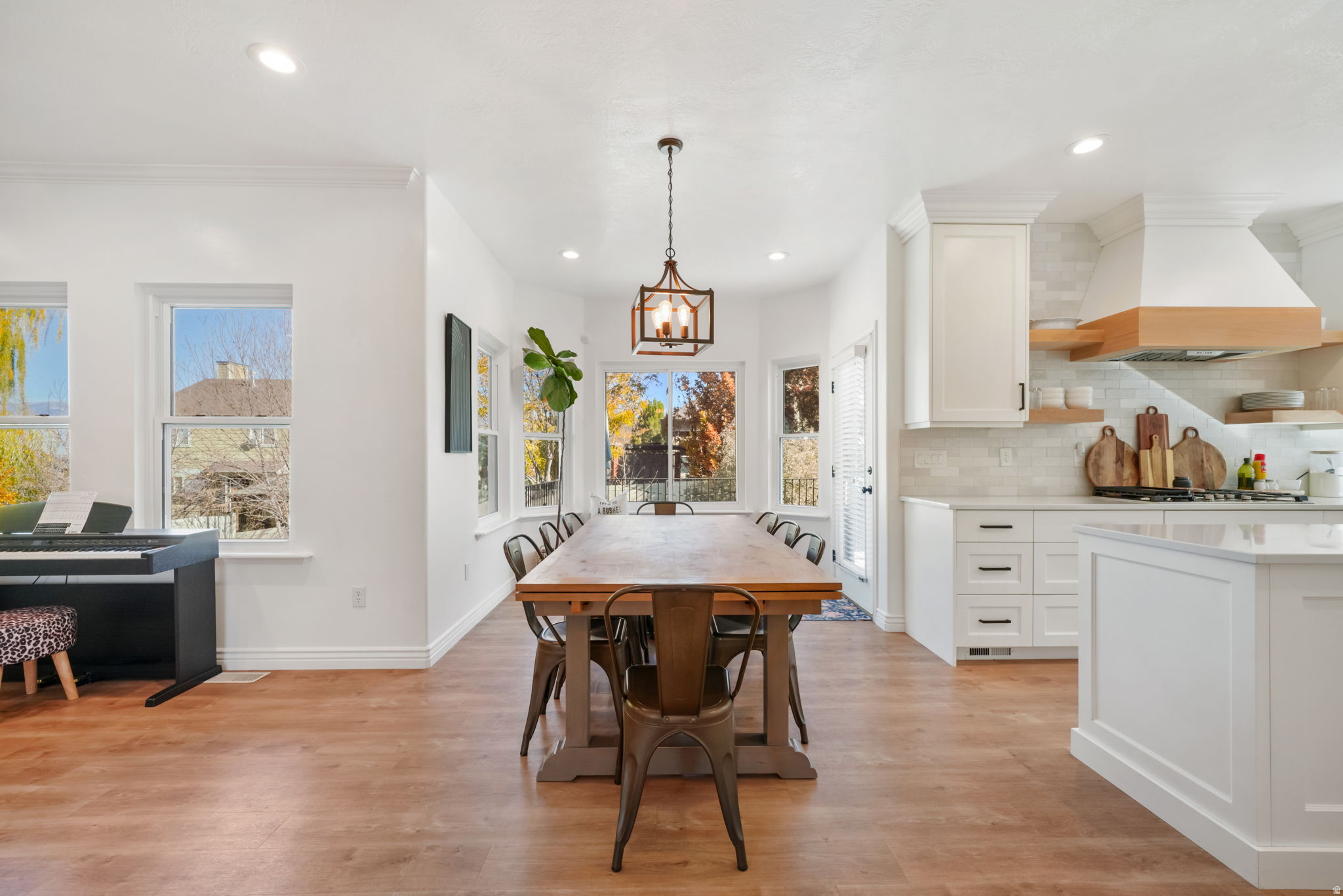 THE BENCHES - Residential