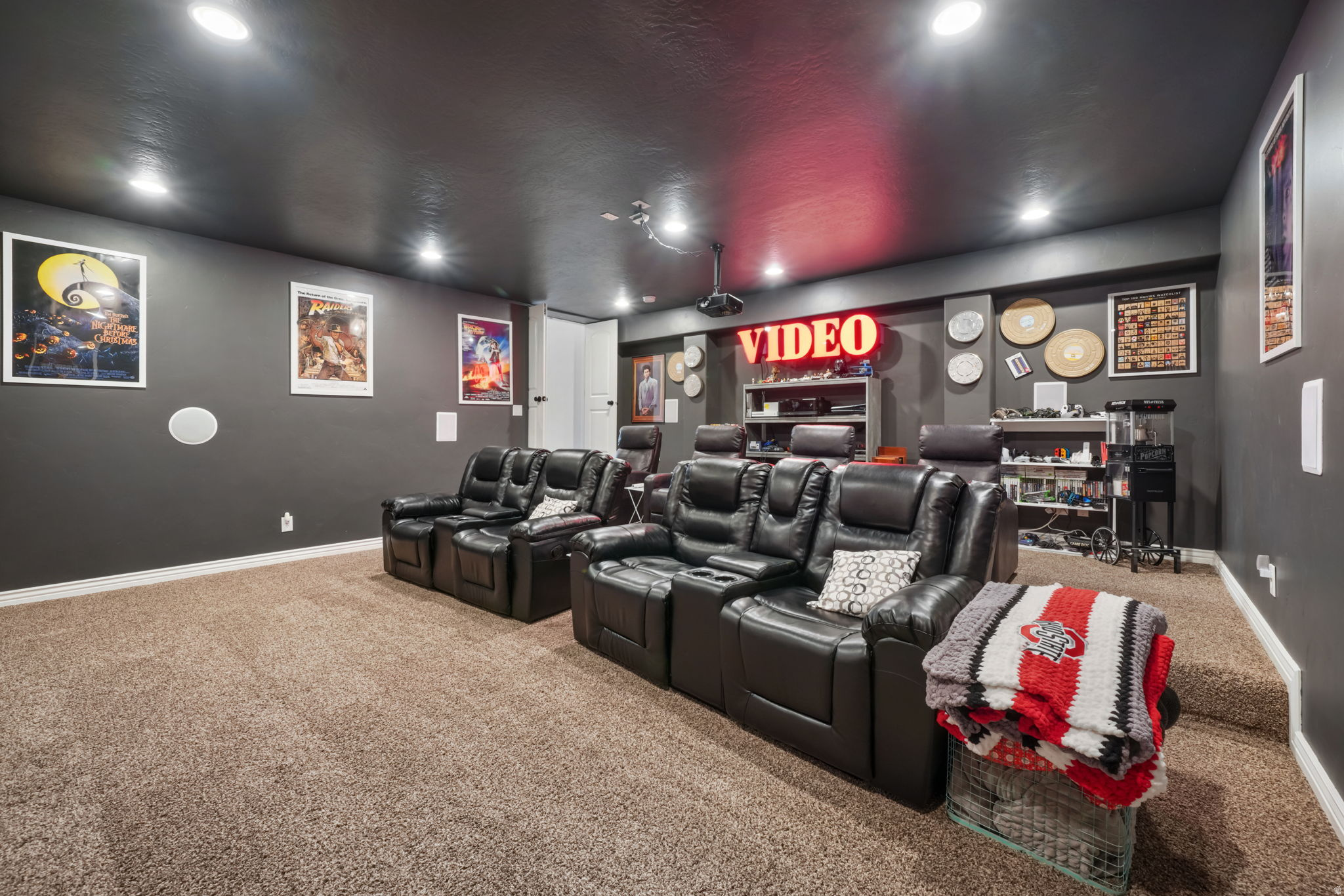 THE BENCHES - Residential