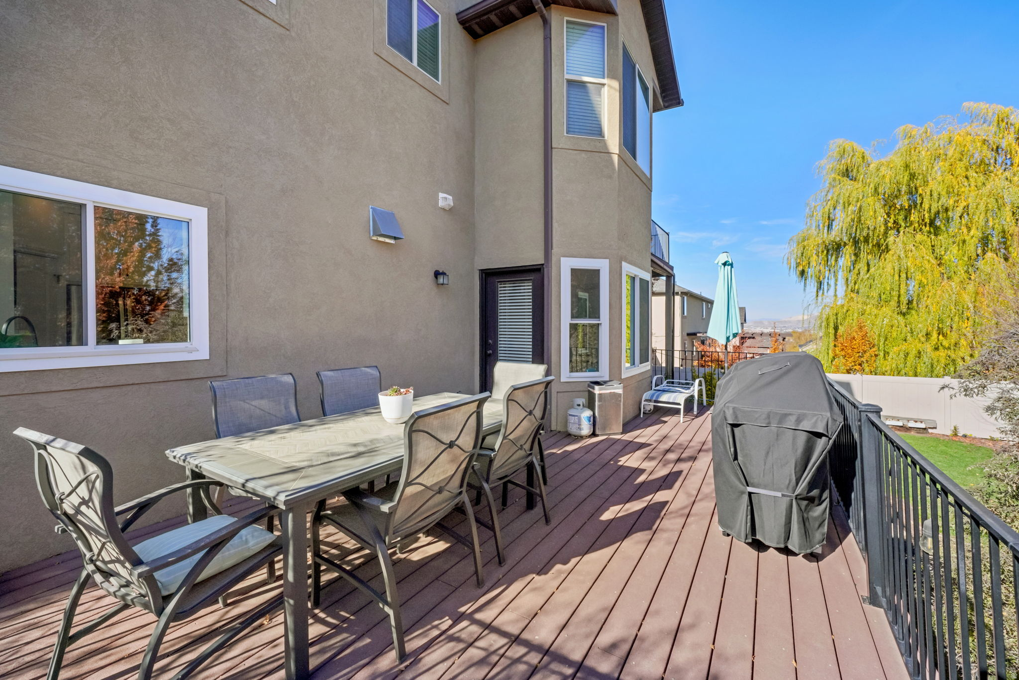 THE BENCHES - Residential